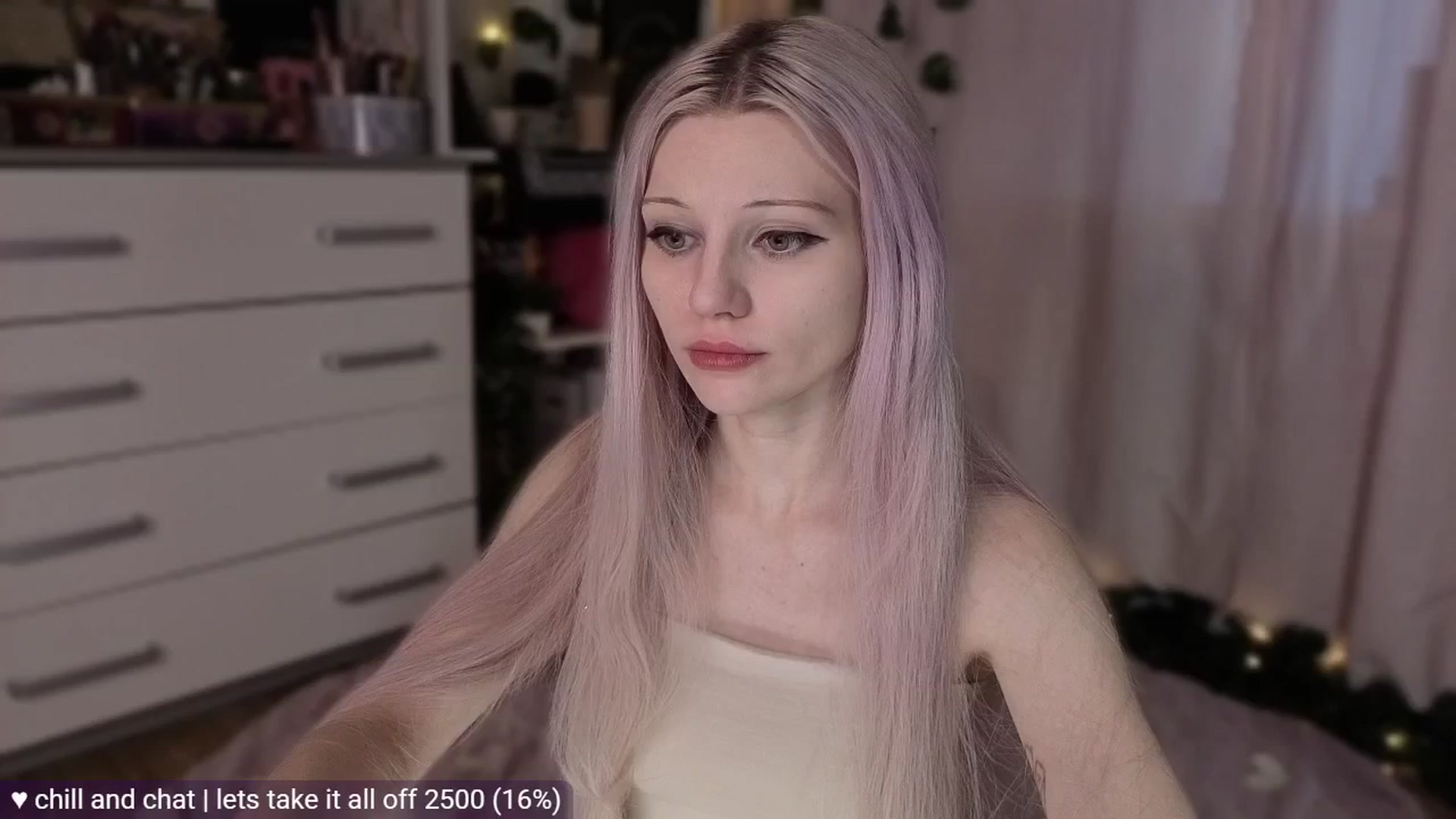 Gallery image thumbnail from JellyFox's myfreecams stream on, 04/22/2026, 04:58 image 1 of 20