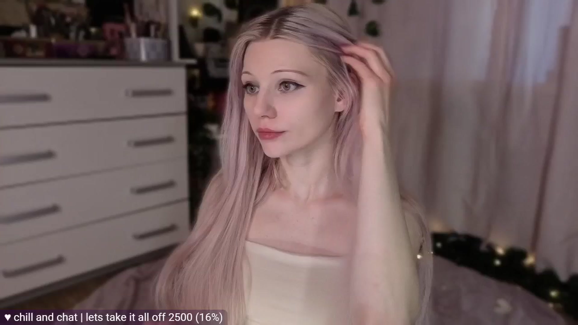Gallery image thumbnail from JellyFox's myfreecams stream on, 04/22/2026, 04:58 image 3 of 20