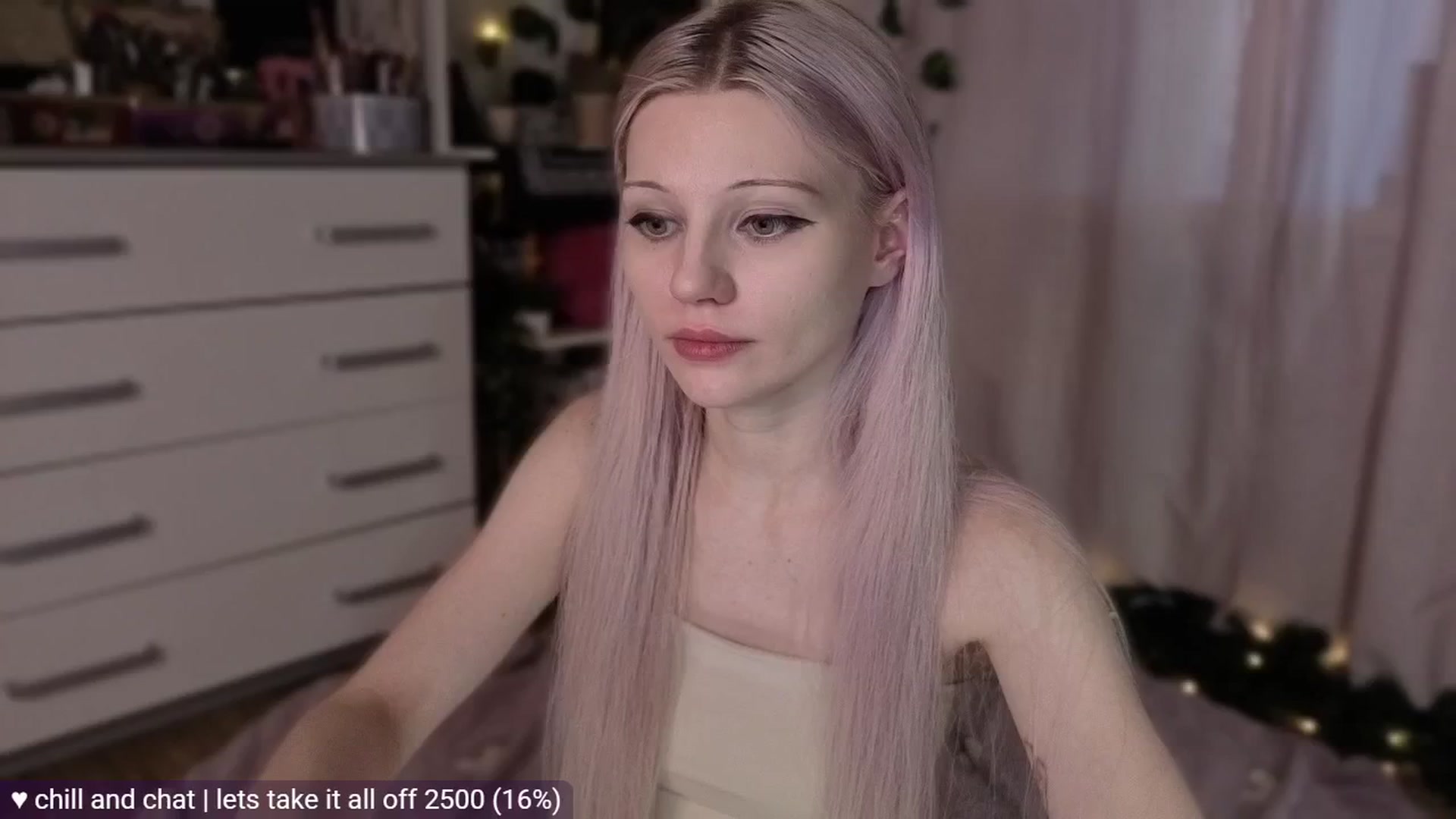 Gallery image thumbnail from JellyFox's myfreecams stream on, 04/22/2026, 04:58 image 11 of 20
