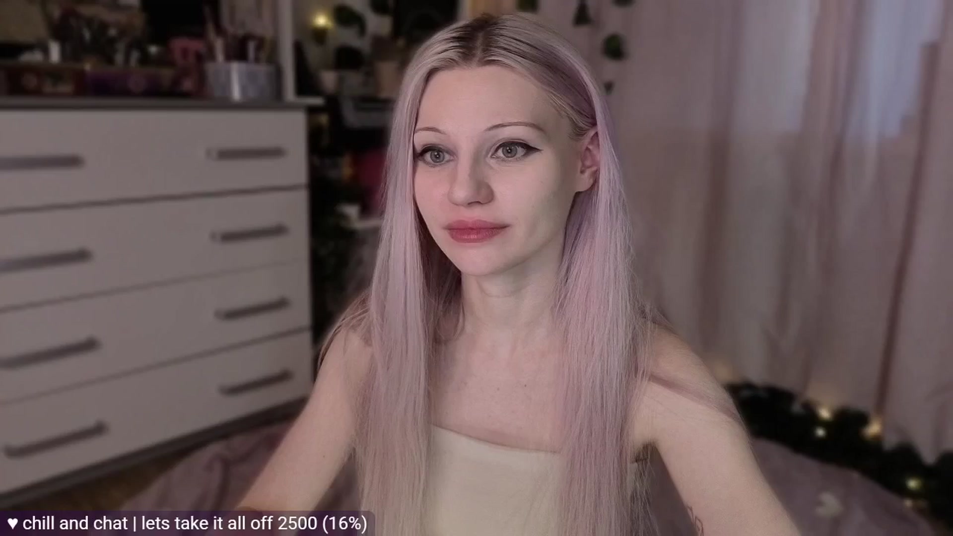 Gallery image thumbnail from JellyFox's myfreecams stream on, 04/22/2026, 04:58 image 5 of 20