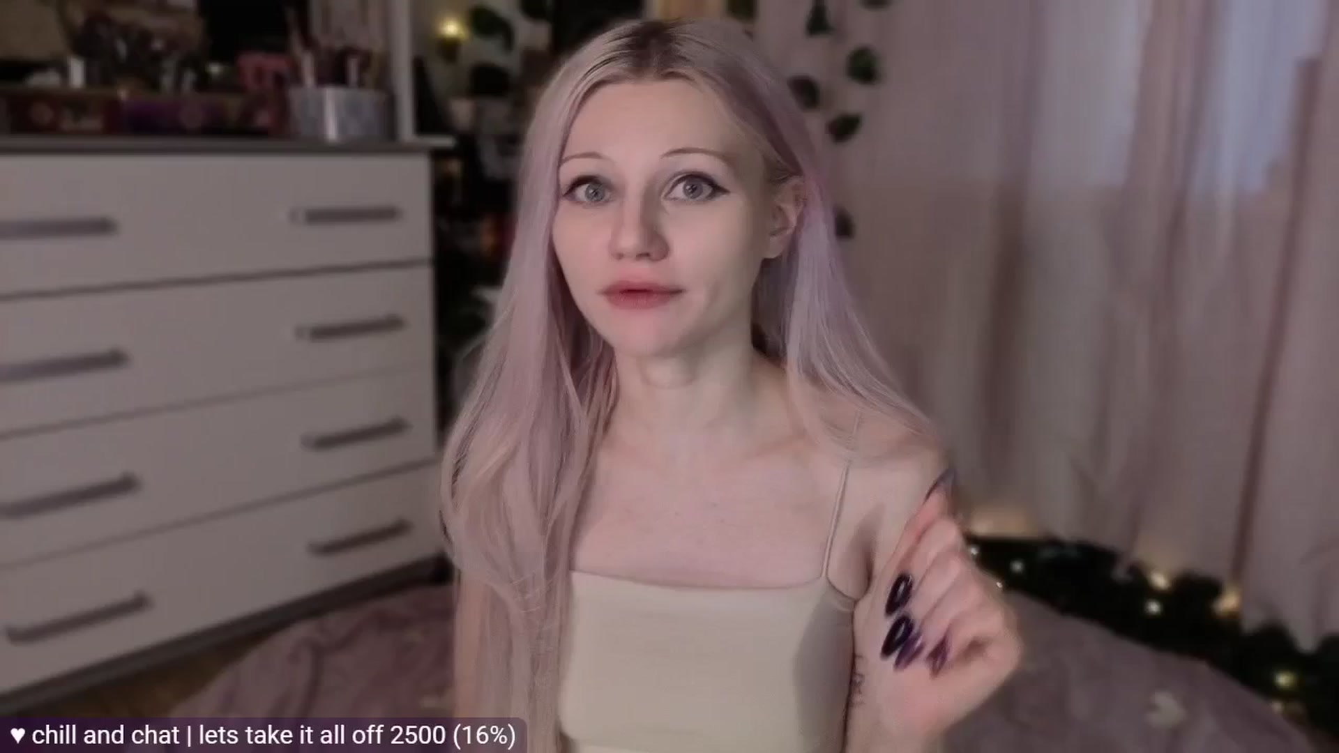 Gallery image thumbnail from JellyFox's myfreecams stream on, 04/22/2026, 04:58 image 7 of 20