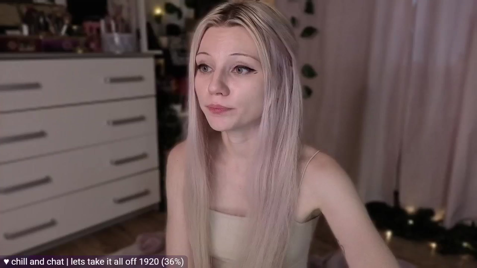Gallery image thumbnail from JellyFox's myfreecams stream on, 04/26/2026, 06:04 image 6 of 20
