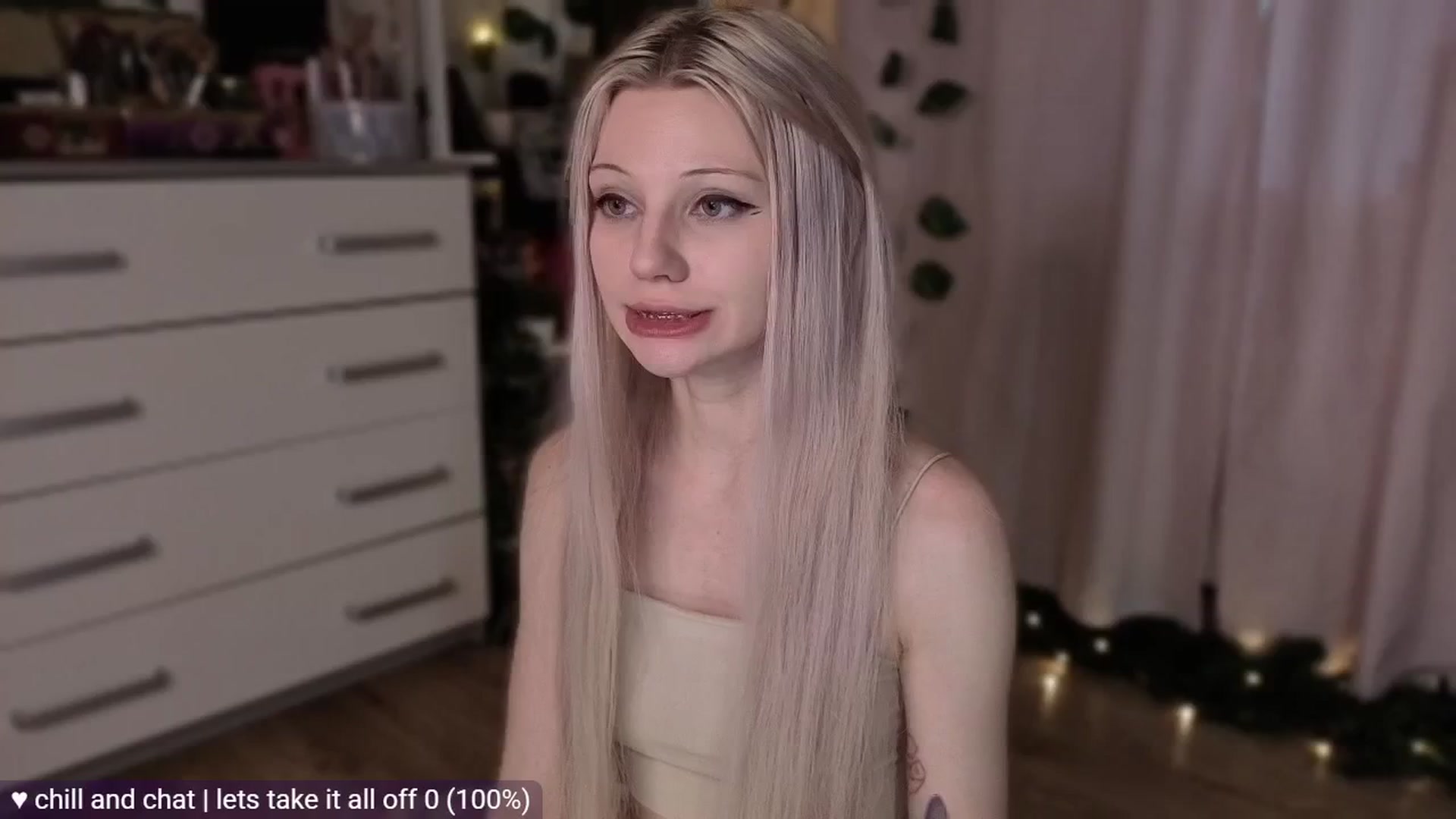 Gallery image thumbnail from JellyFox's myfreecams stream on, 04/26/2026, 06:04 image 14 of 20