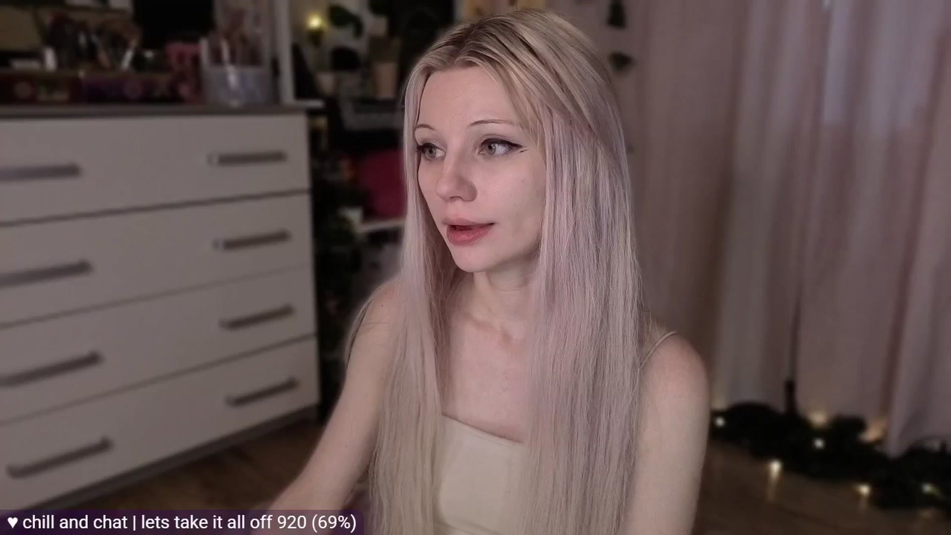 Gallery image thumbnail from JellyFox's myfreecams stream on, 04/26/2026, 06:04 image 12 of 20