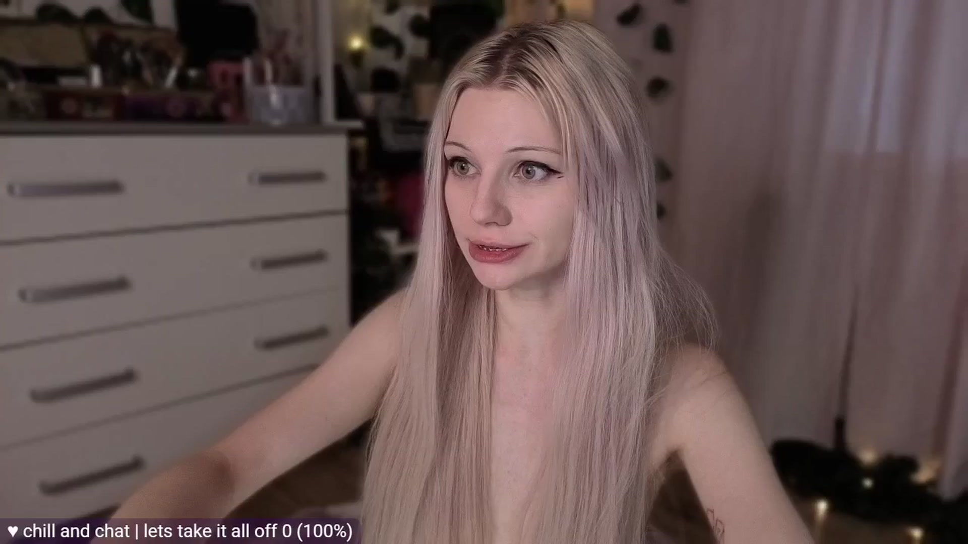 Gallery image thumbnail from JellyFox's myfreecams stream on, 04/26/2026, 06:04 image 18 of 20