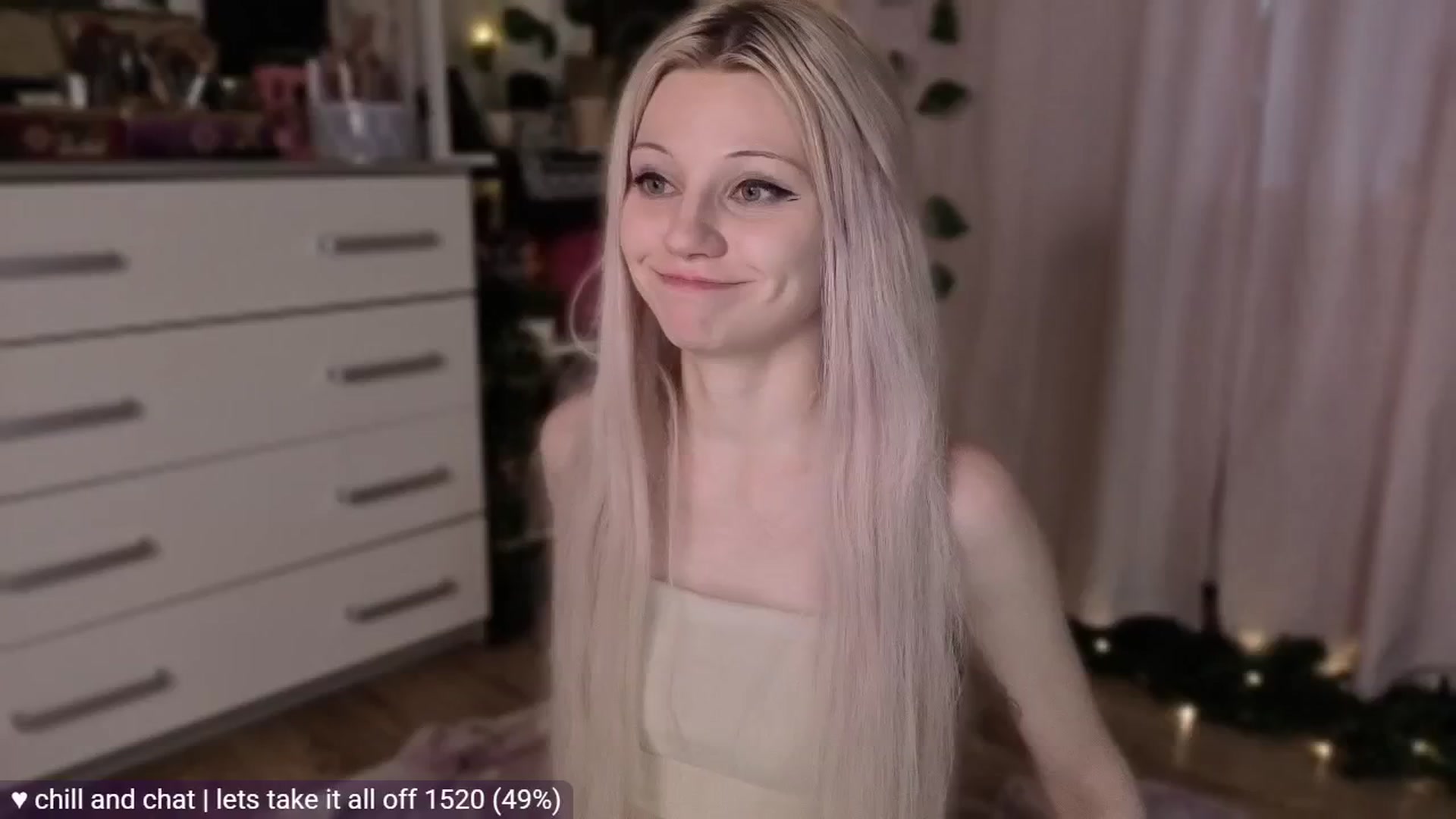 Gallery image thumbnail from JellyFox's myfreecams stream on, 04/26/2026, 06:04 image 8 of 20