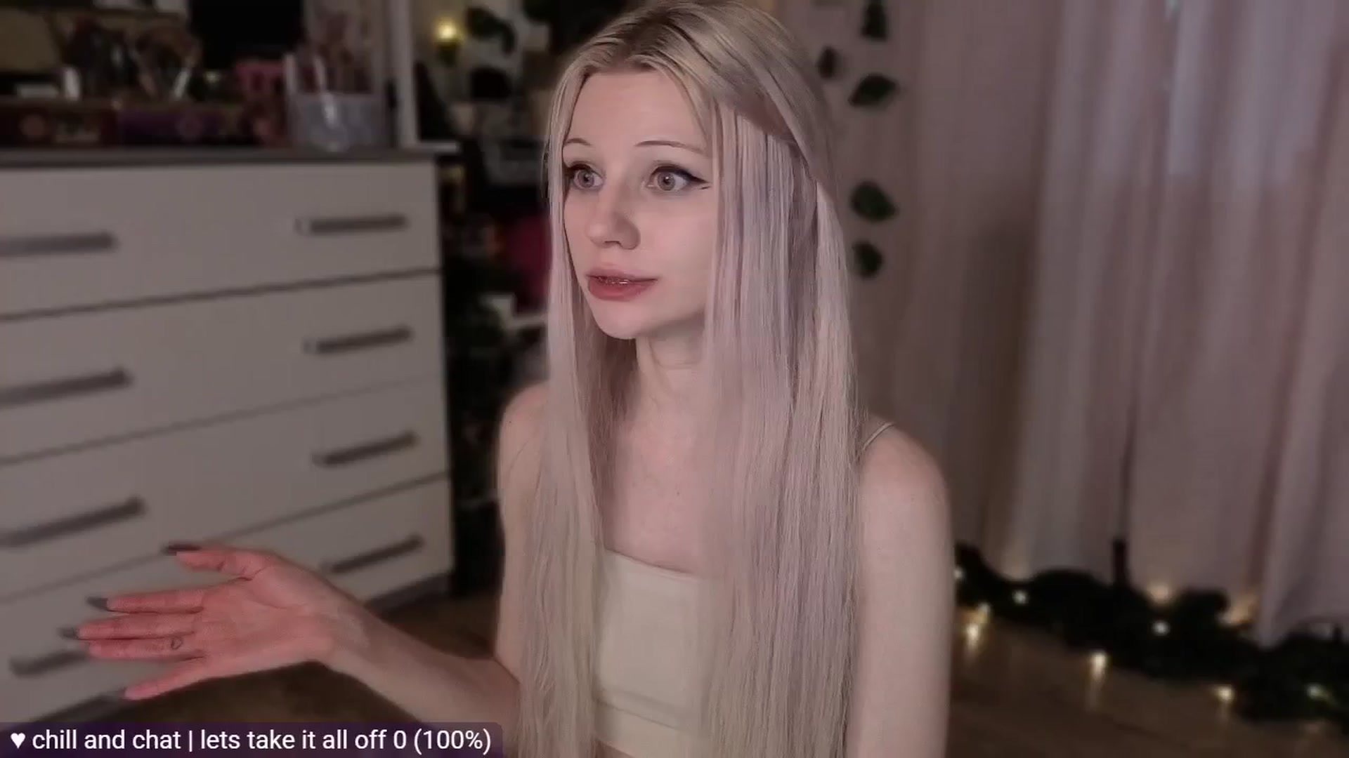 Gallery image thumbnail from JellyFox's myfreecams stream on, 04/26/2026, 06:04 image 15 of 20