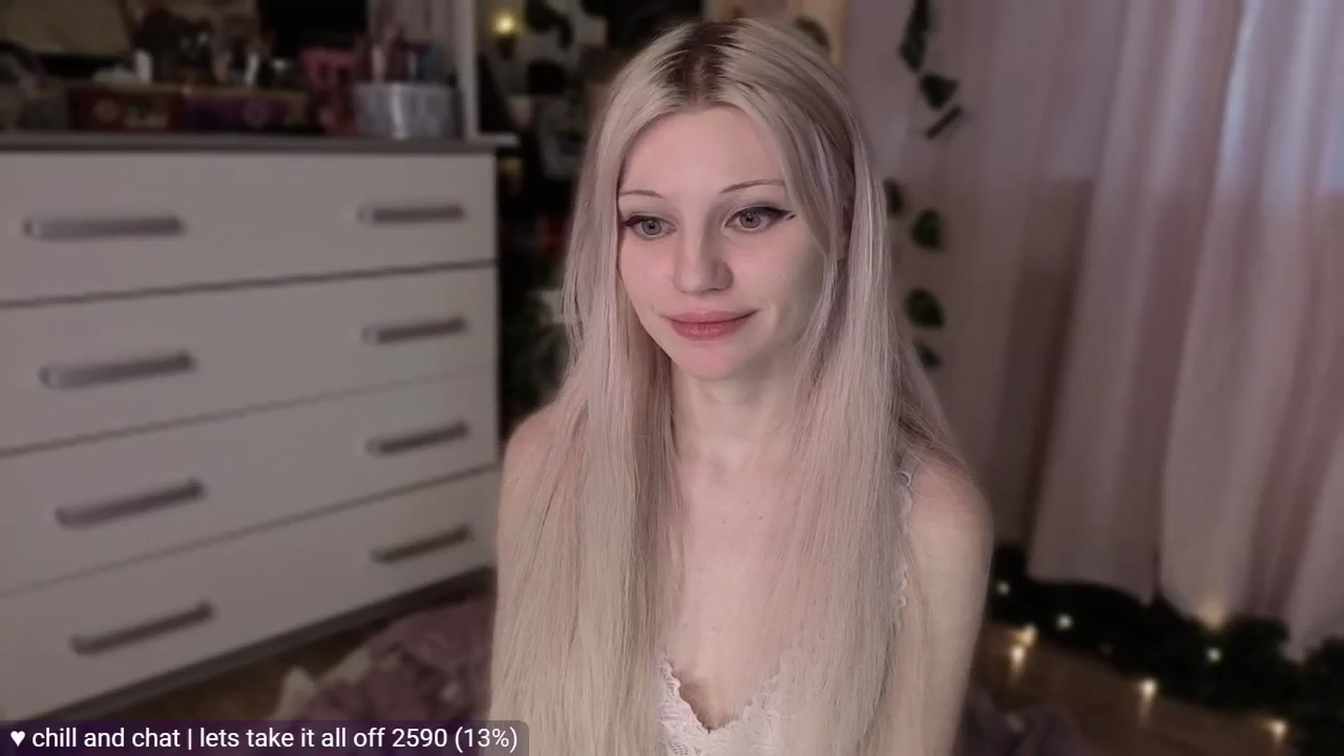 Gallery image thumbnail from JellyFox's myfreecams stream on, 04/27/2026, 07:15 image 2 of 20