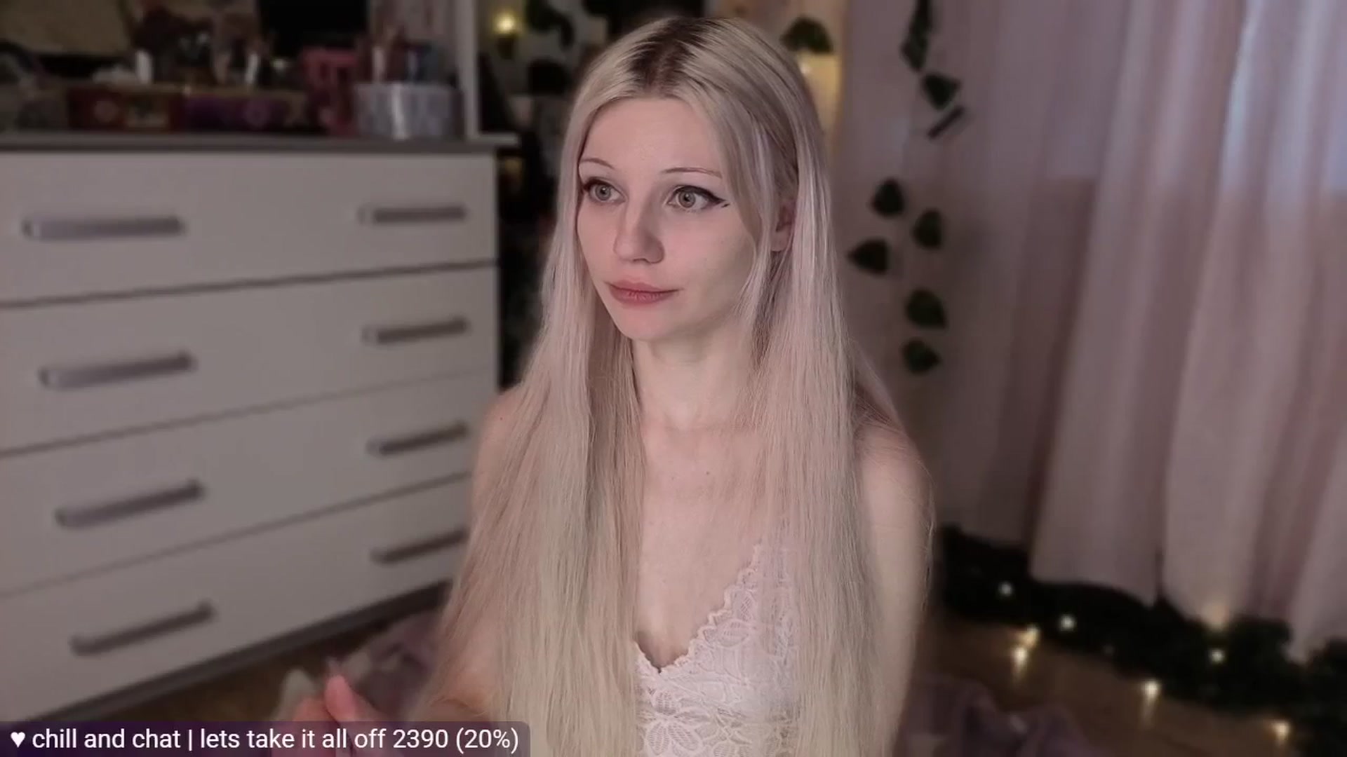 Gallery image thumbnail from JellyFox's myfreecams stream on, 04/27/2026, 07:15 image 3 of 20