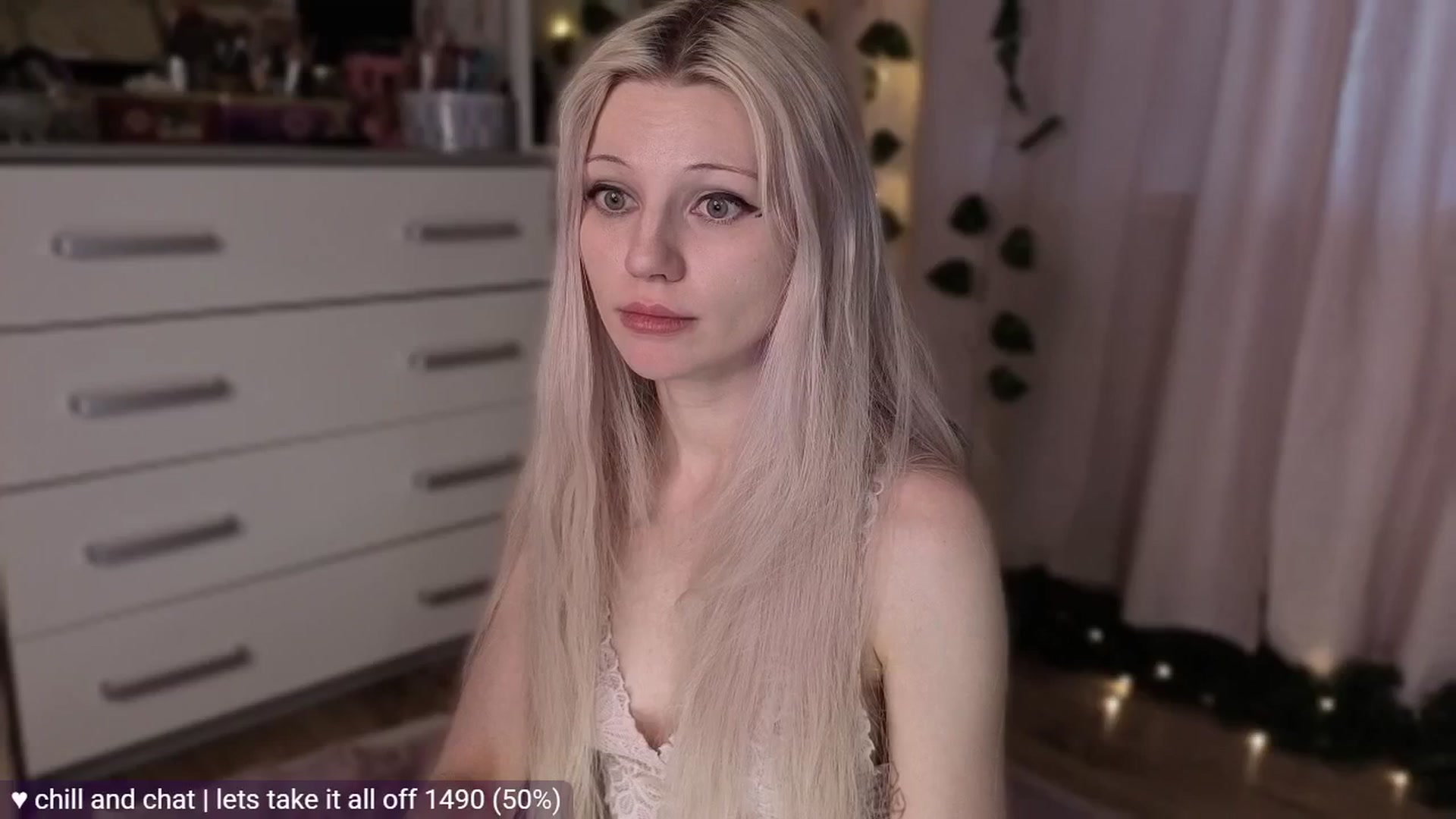 Gallery image thumbnail from JellyFox's myfreecams stream on, 04/27/2026, 07:15 image 19 of 20