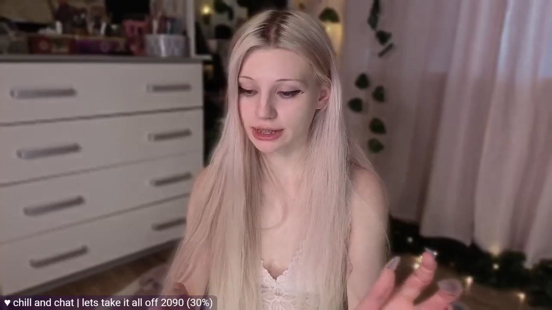 Gallery image thumbnail from JellyFox's myfreecams stream on, 04/27/2026, 07:15 image 9 of 20