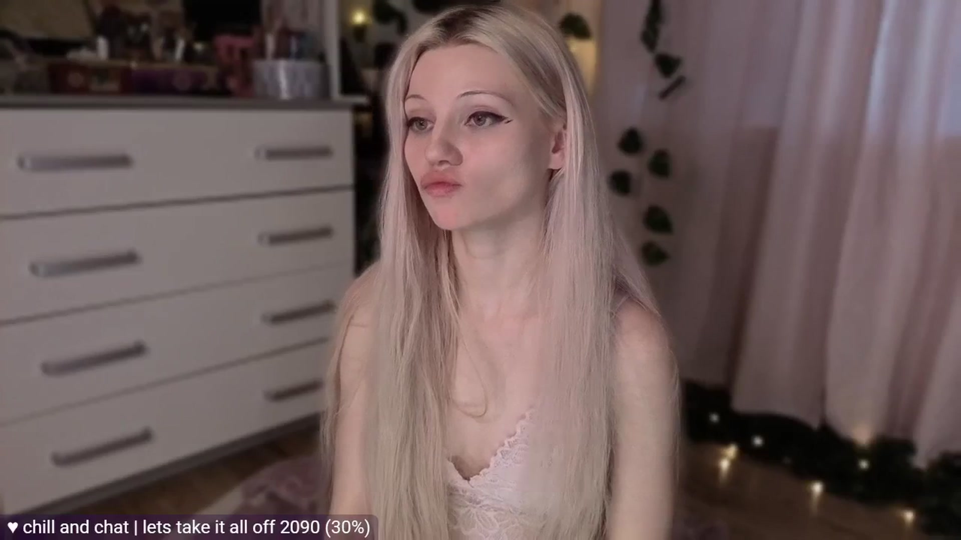 Gallery image thumbnail from JellyFox's myfreecams stream on, 04/27/2026, 07:15 image 10 of 20