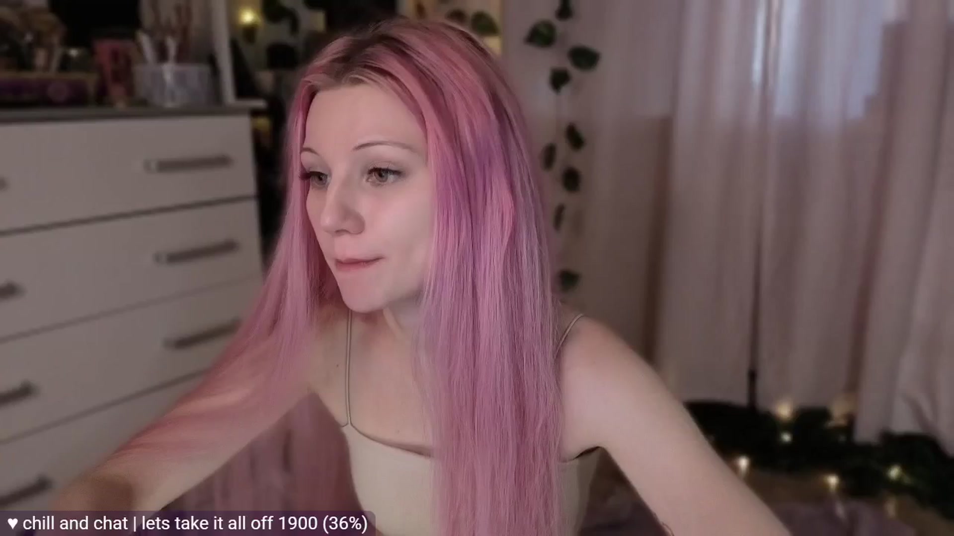 Gallery image thumbnail from JellyFox's myfreecams stream on, 05/01/2026, 05:52 image 12 of 20