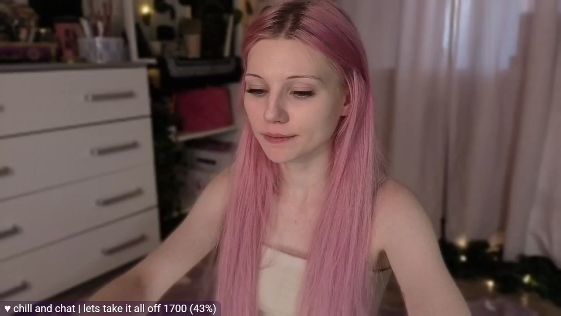 Gallery image thumbnail from JellyFox's myfreecams stream on, 05/01/2026, 05:52 image 16 of 20