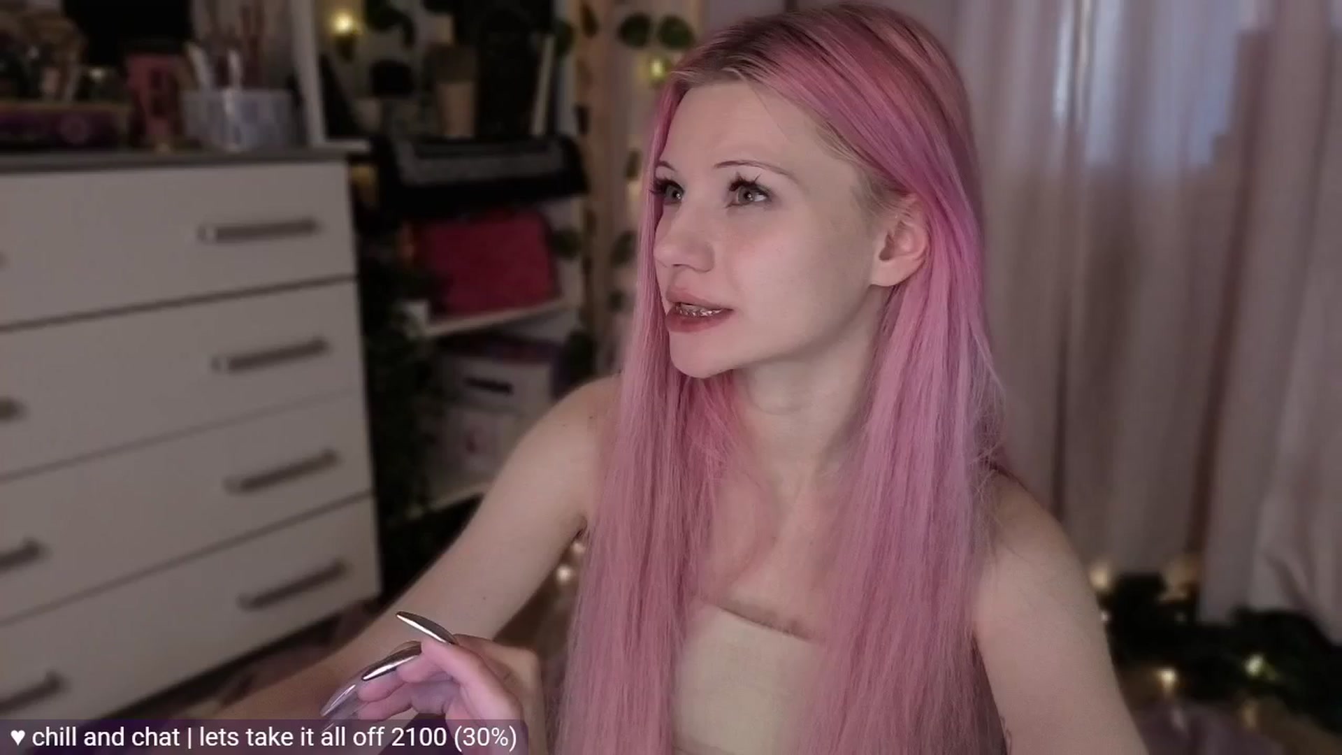 Gallery image thumbnail from JellyFox's myfreecams stream on, 05/01/2026, 05:52 image 3 of 20