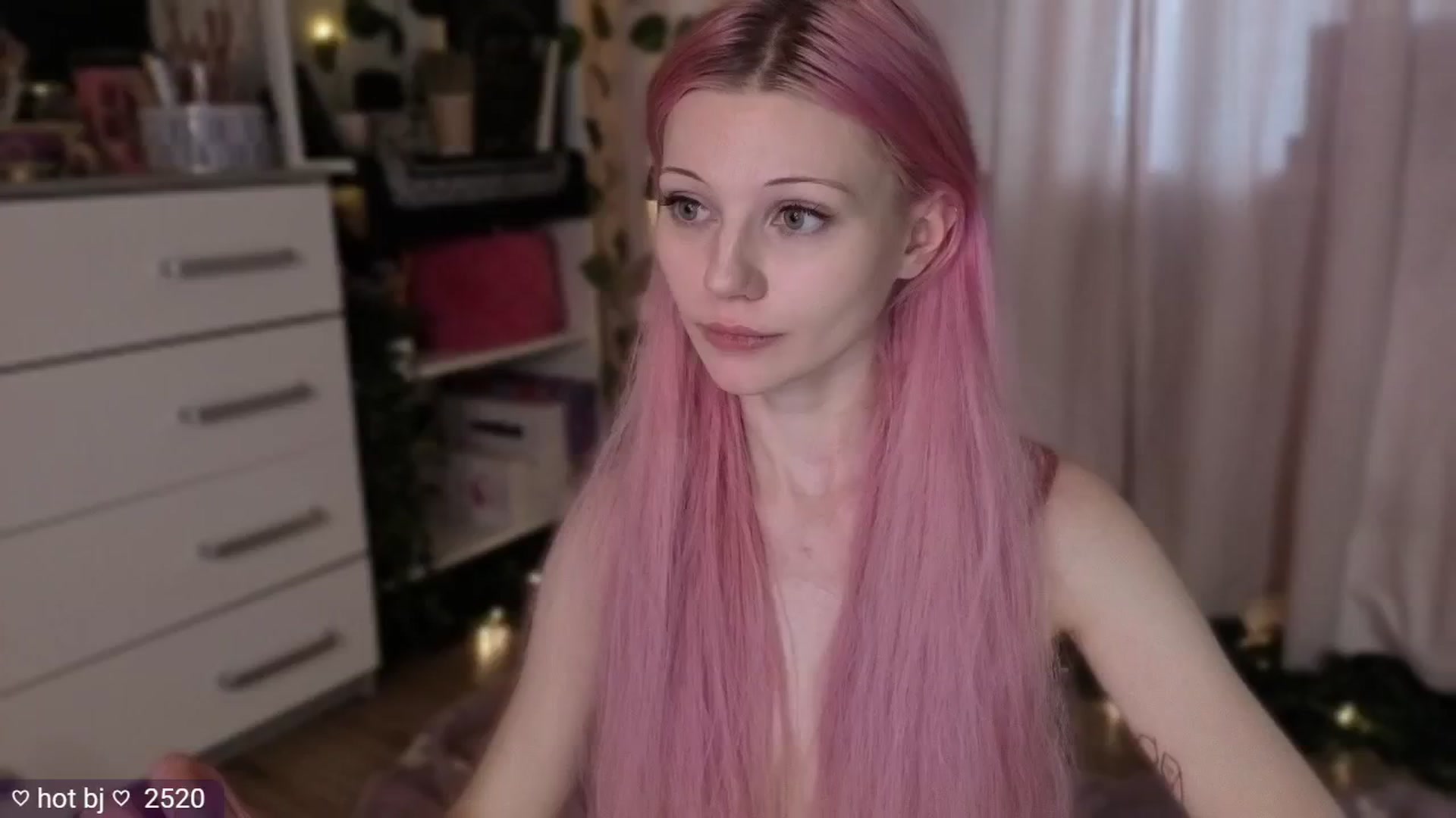 Gallery image thumbnail from JellyFox's myfreecams stream on, 05/01/2026, 07:51 image 16 of 20