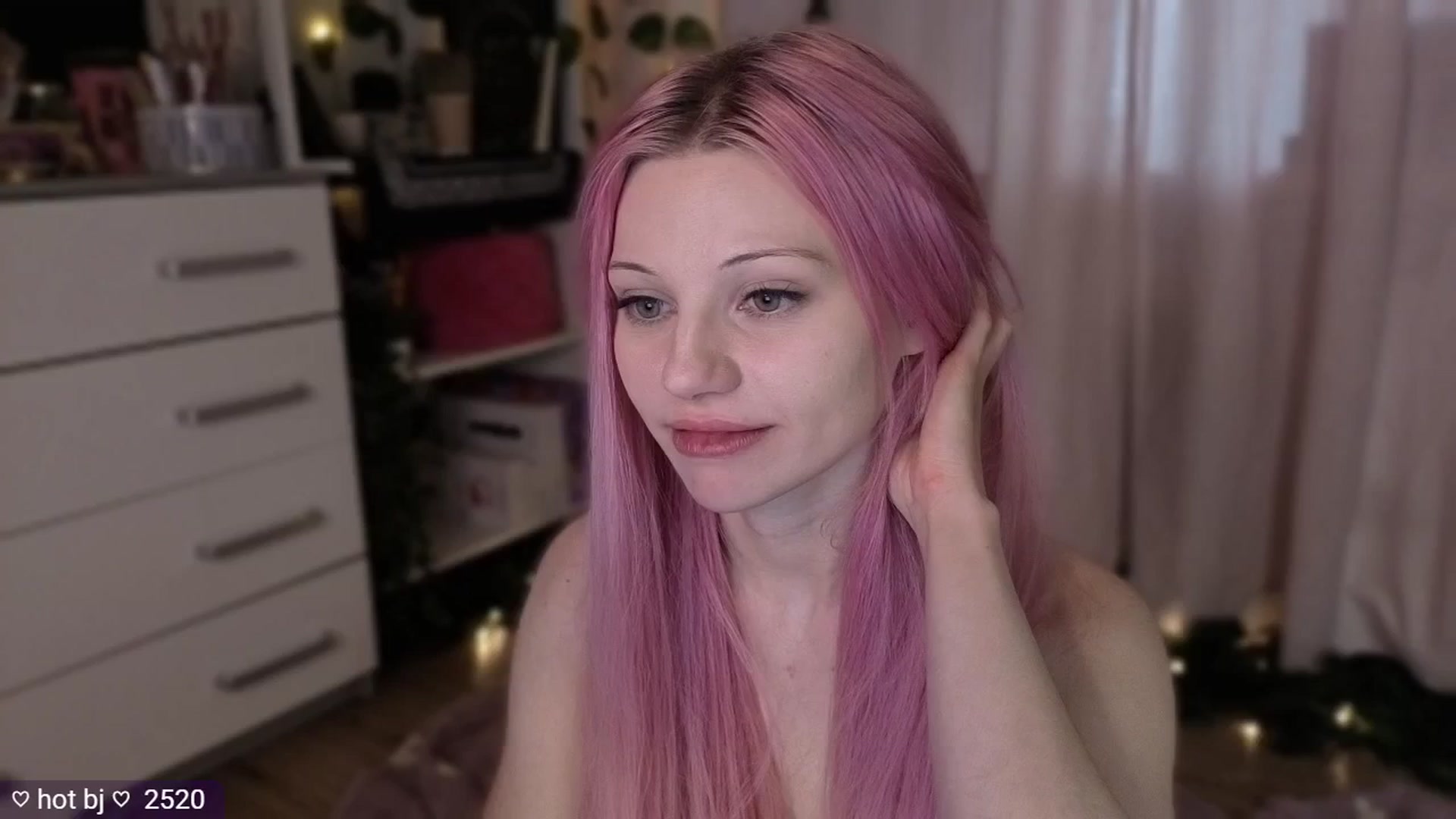Gallery image thumbnail from JellyFox's myfreecams stream on, 05/01/2026, 07:51 image 13 of 20