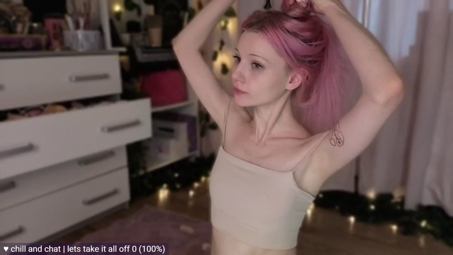 Gallery image thumbnail from JellyFox's myfreecams stream on, 05/01/2026, 07:51 image 6 of 20