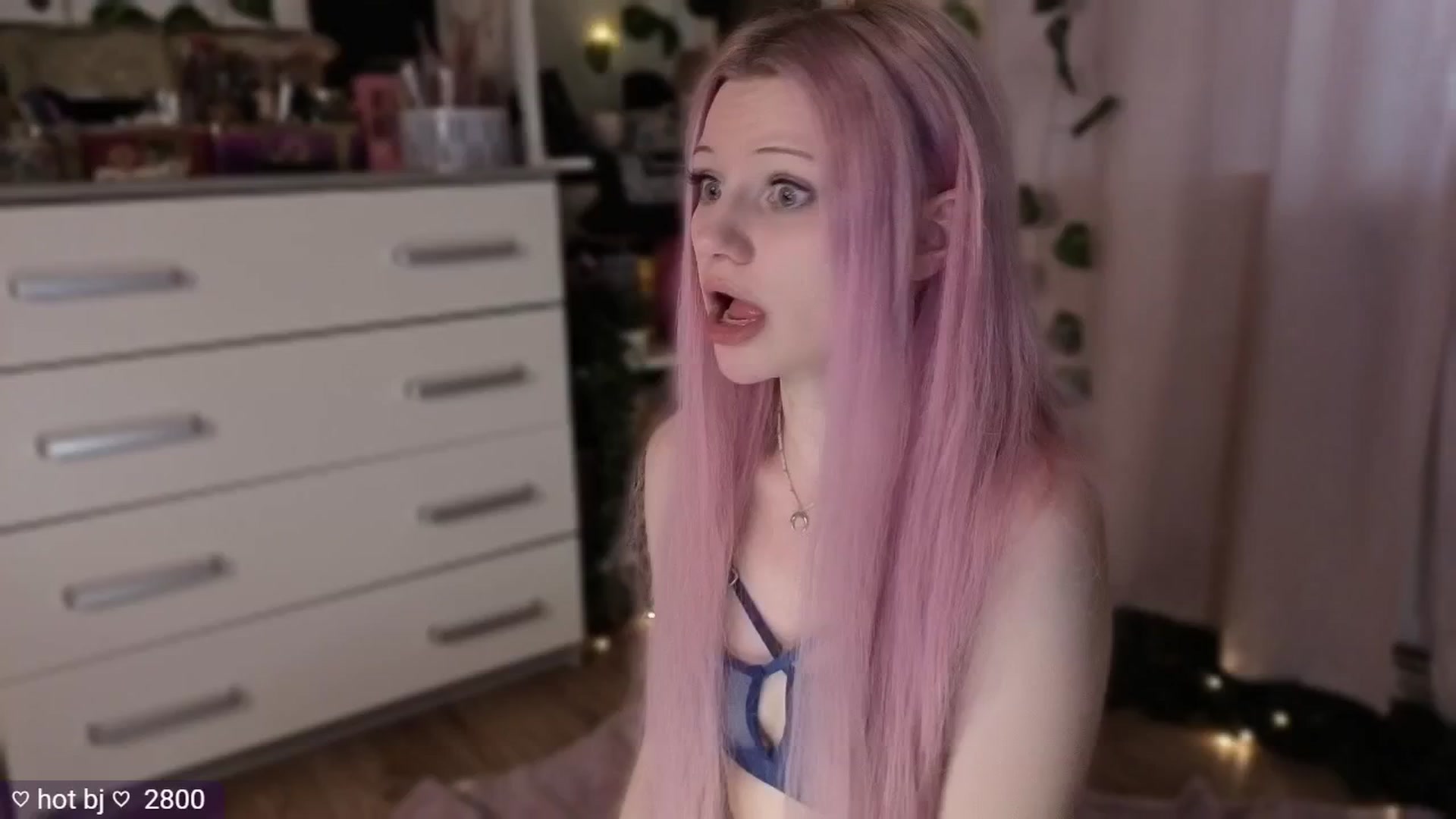 Gallery image thumbnail from JellyFox's myfreecams stream on, 05/03/2026, 06:17 image 10 of 20