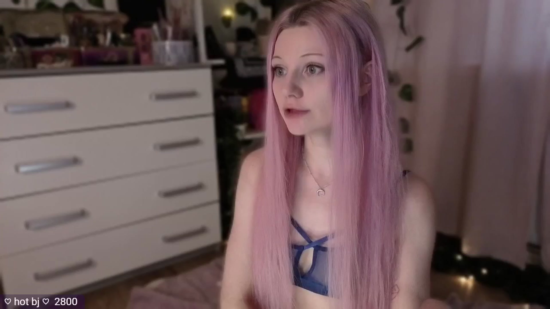 Gallery image thumbnail from JellyFox's myfreecams stream on, 05/03/2026, 06:17 image 4 of 20