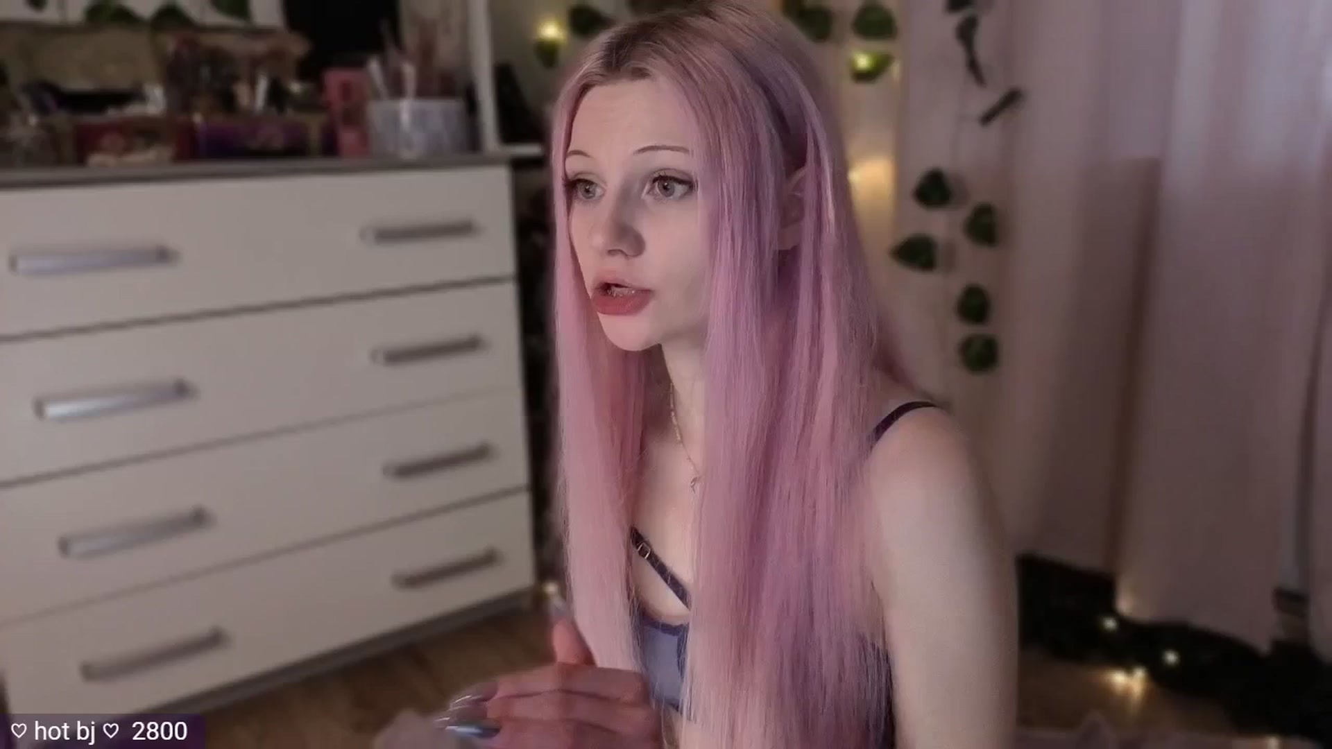 Gallery image thumbnail from JellyFox's myfreecams stream on, 05/03/2026, 06:17 image 8 of 20