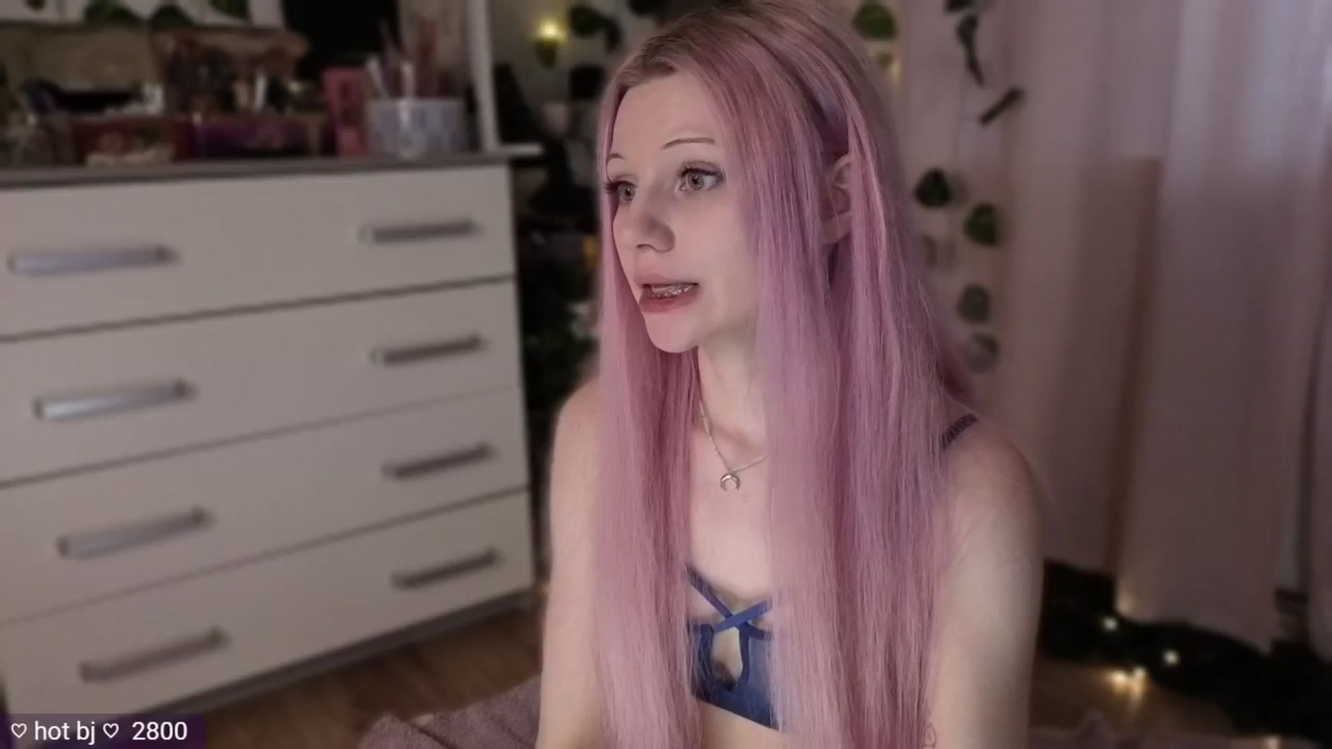 Gallery image thumbnail from JellyFox's myfreecams stream on, 05/03/2026, 06:17 image 11 of 20