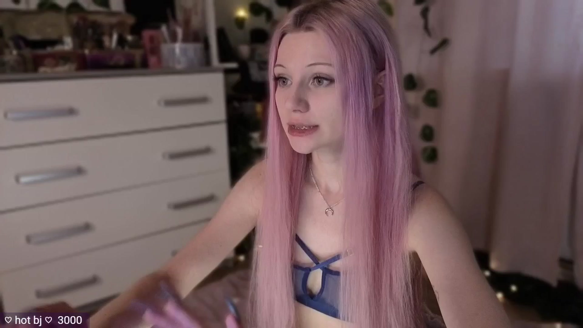 Gallery image thumbnail from JellyFox's myfreecams stream on, 05/03/2026, 06:17 image 3 of 20