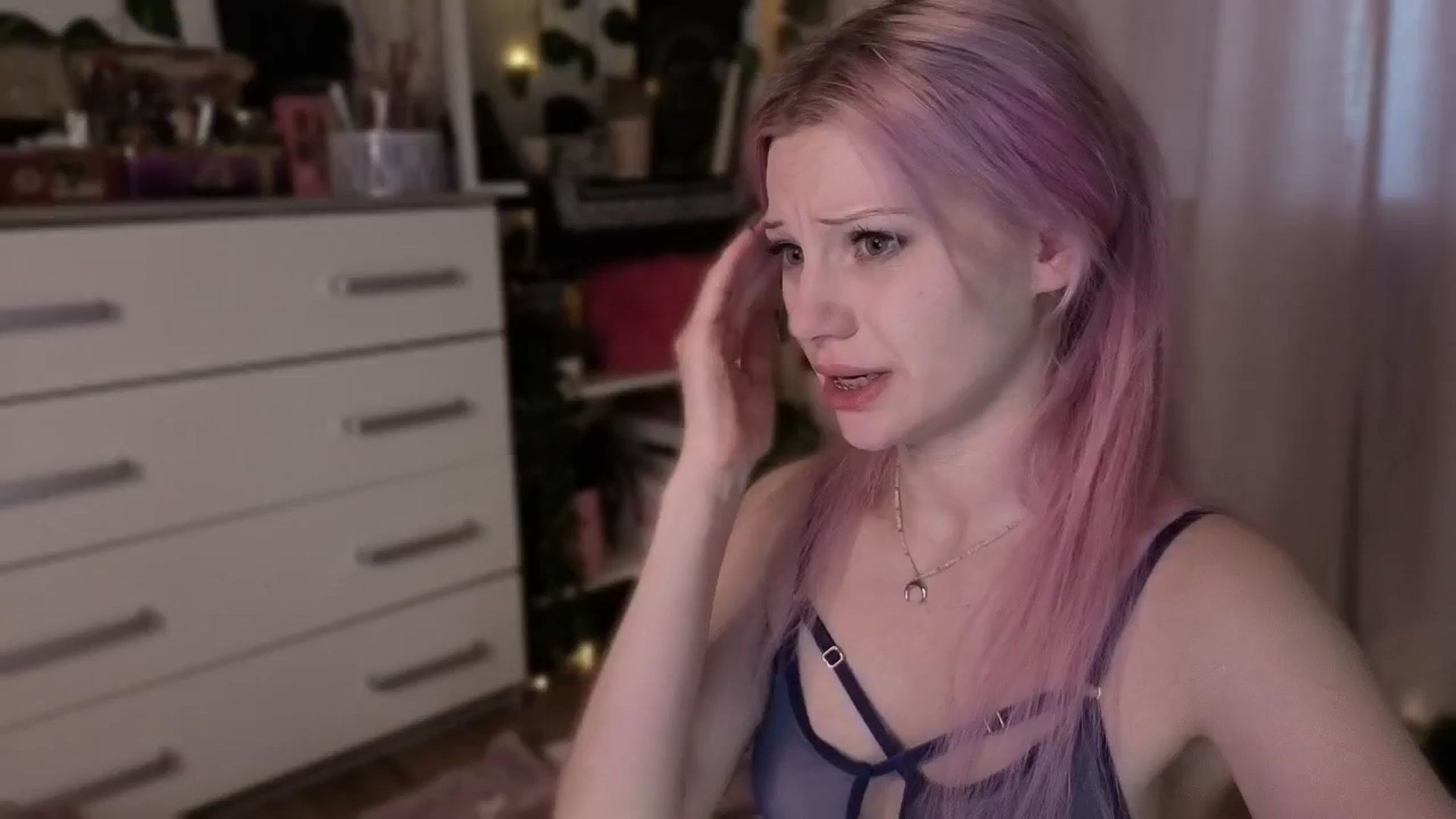 Gallery image thumbnail from JellyFox's myfreecams stream on, 05/03/2026, 06:56 image 19 of 20