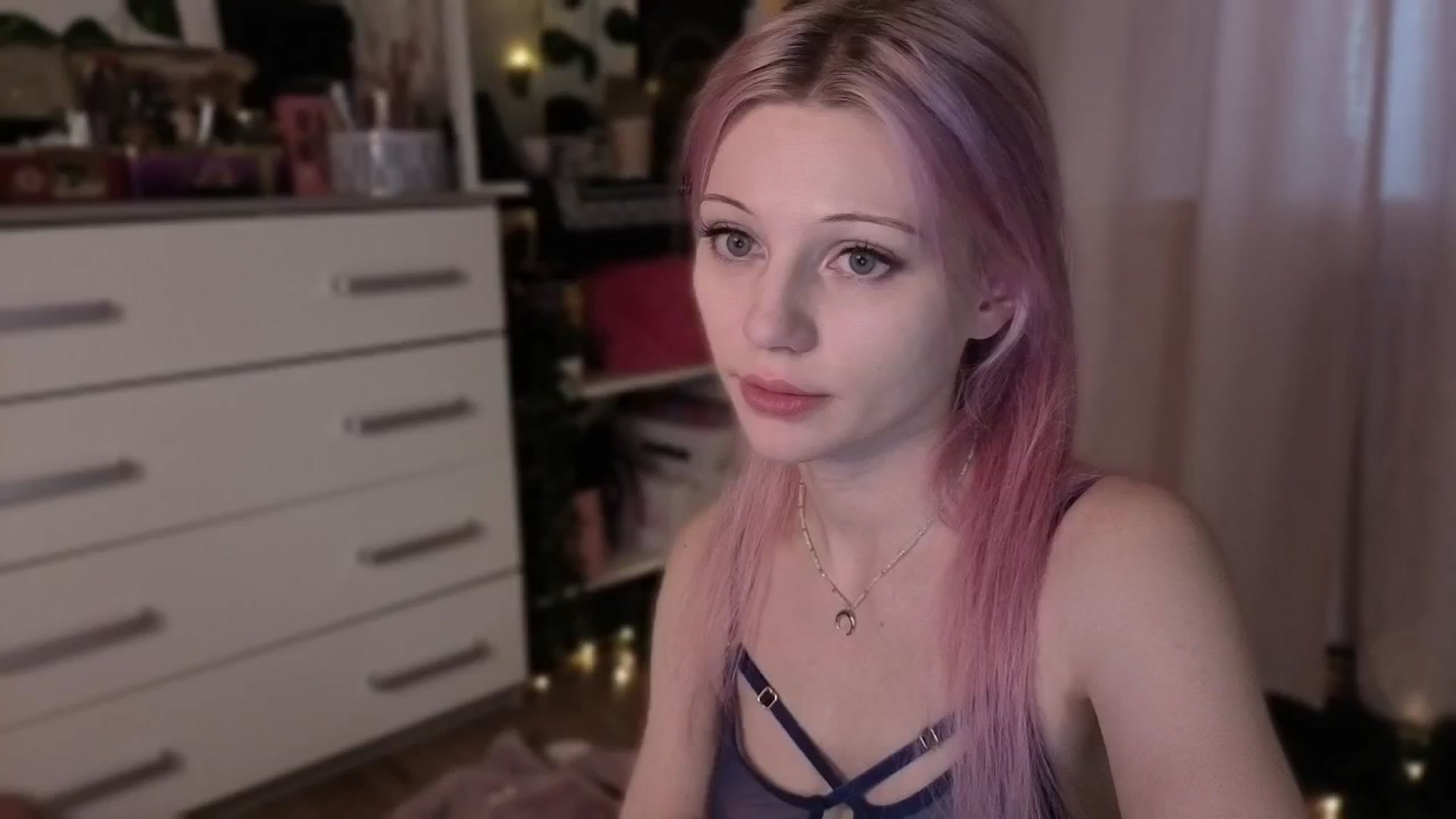 Gallery image thumbnail from JellyFox's myfreecams stream on, 05/03/2026, 06:56 image 15 of 20