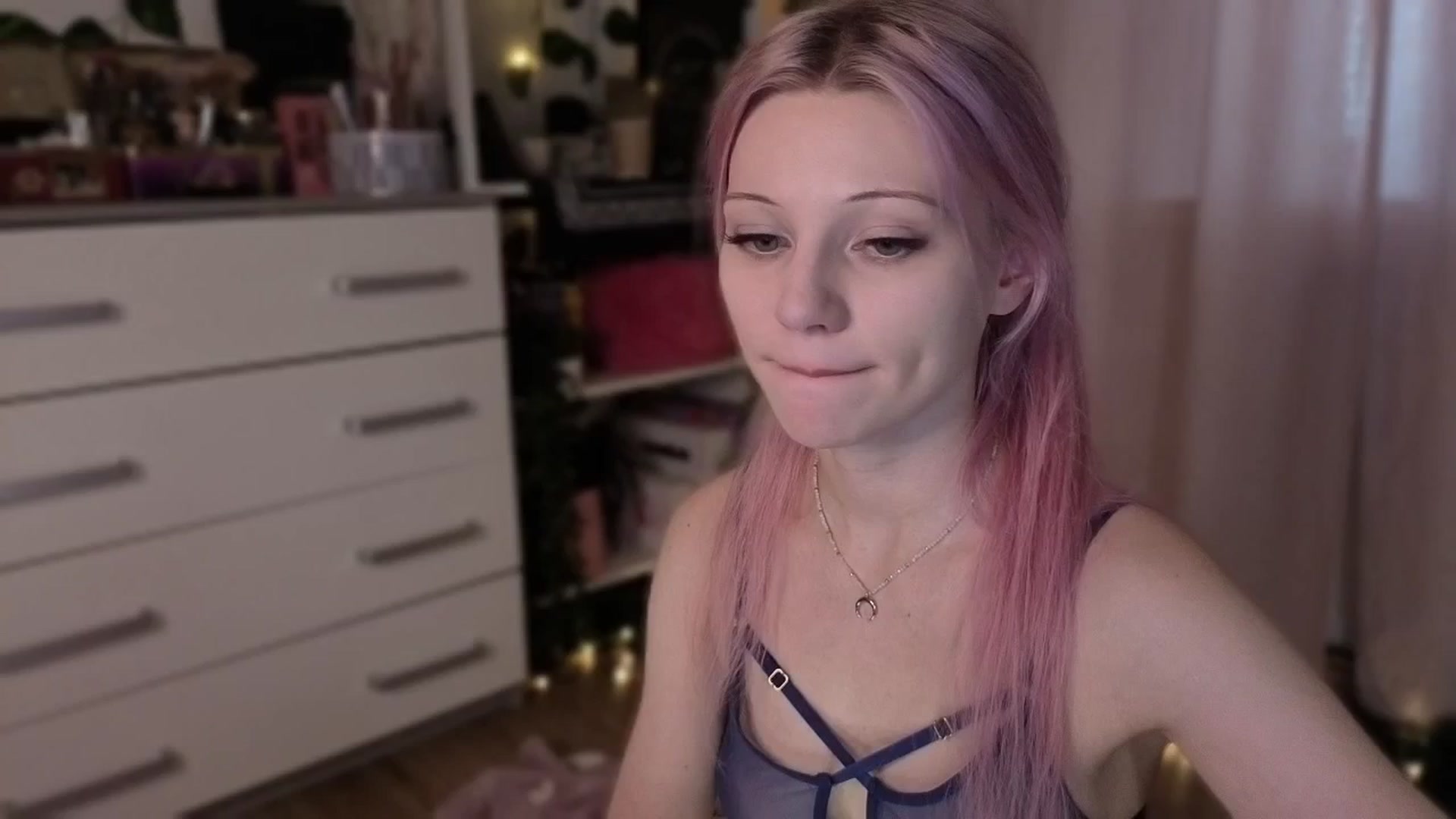 Gallery image thumbnail from JellyFox's myfreecams stream on, 05/03/2026, 06:56 image 12 of 20