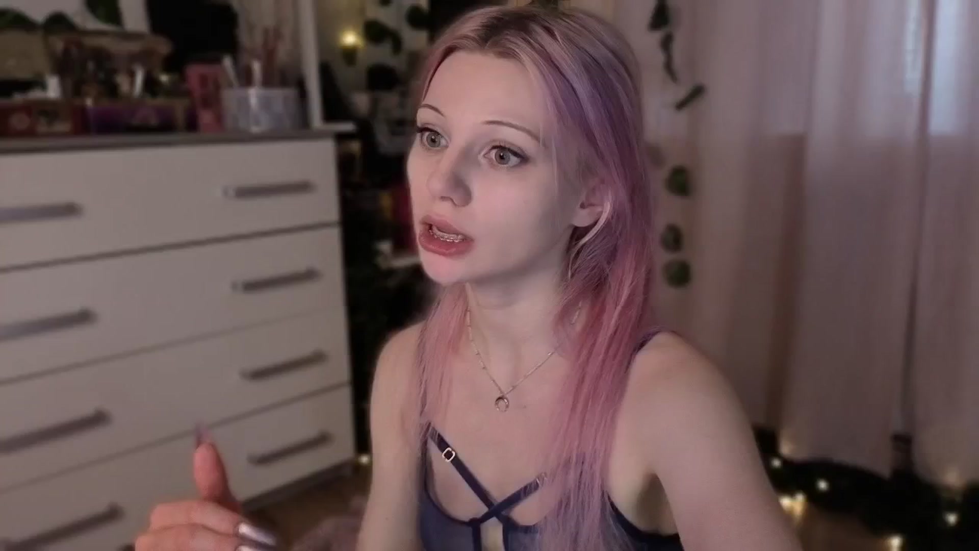 Gallery image thumbnail from JellyFox's myfreecams stream on, 05/03/2026, 06:56 image 10 of 20