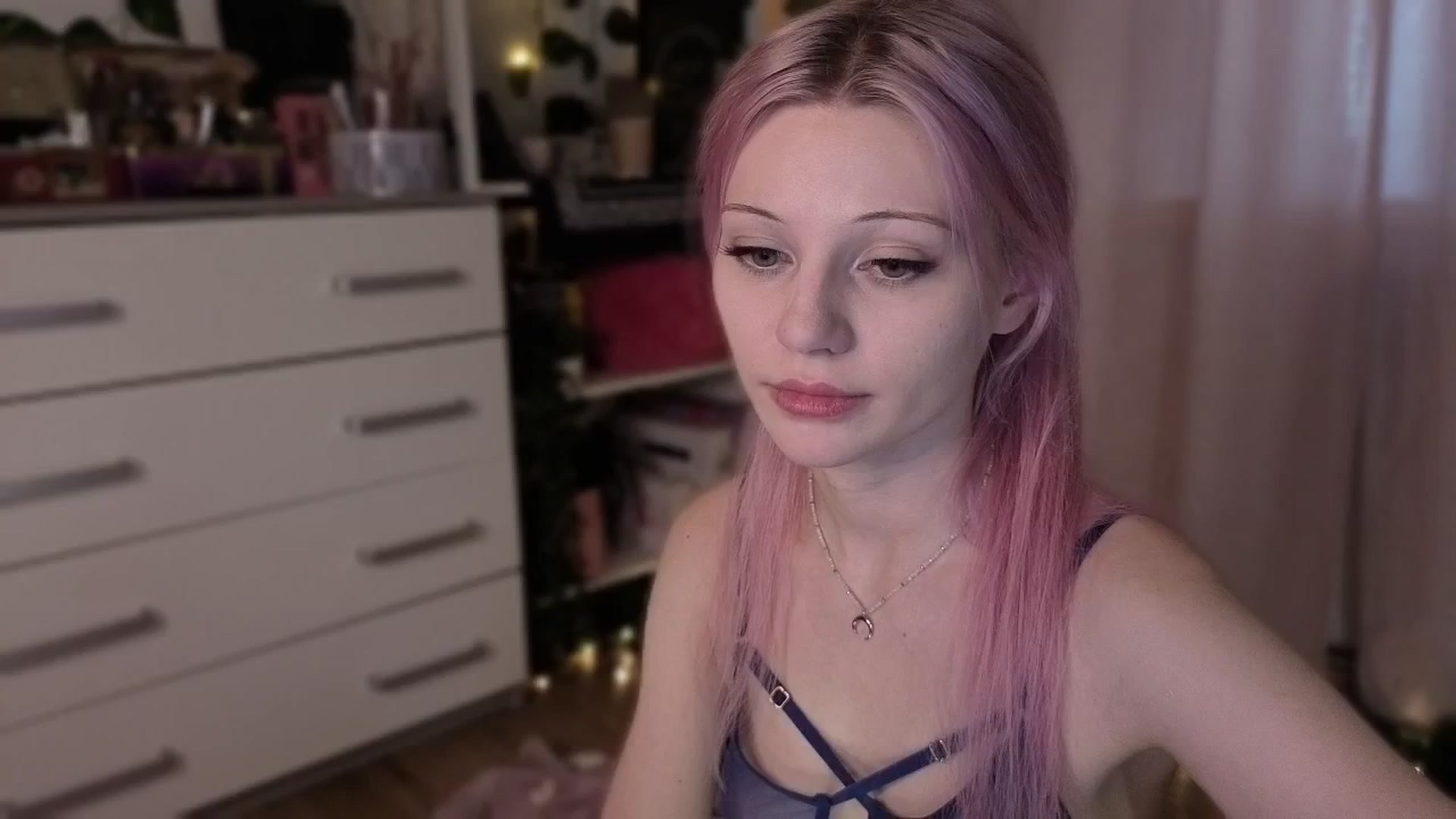 Gallery image thumbnail from JellyFox's myfreecams stream on, 05/03/2026, 06:56 image 14 of 20