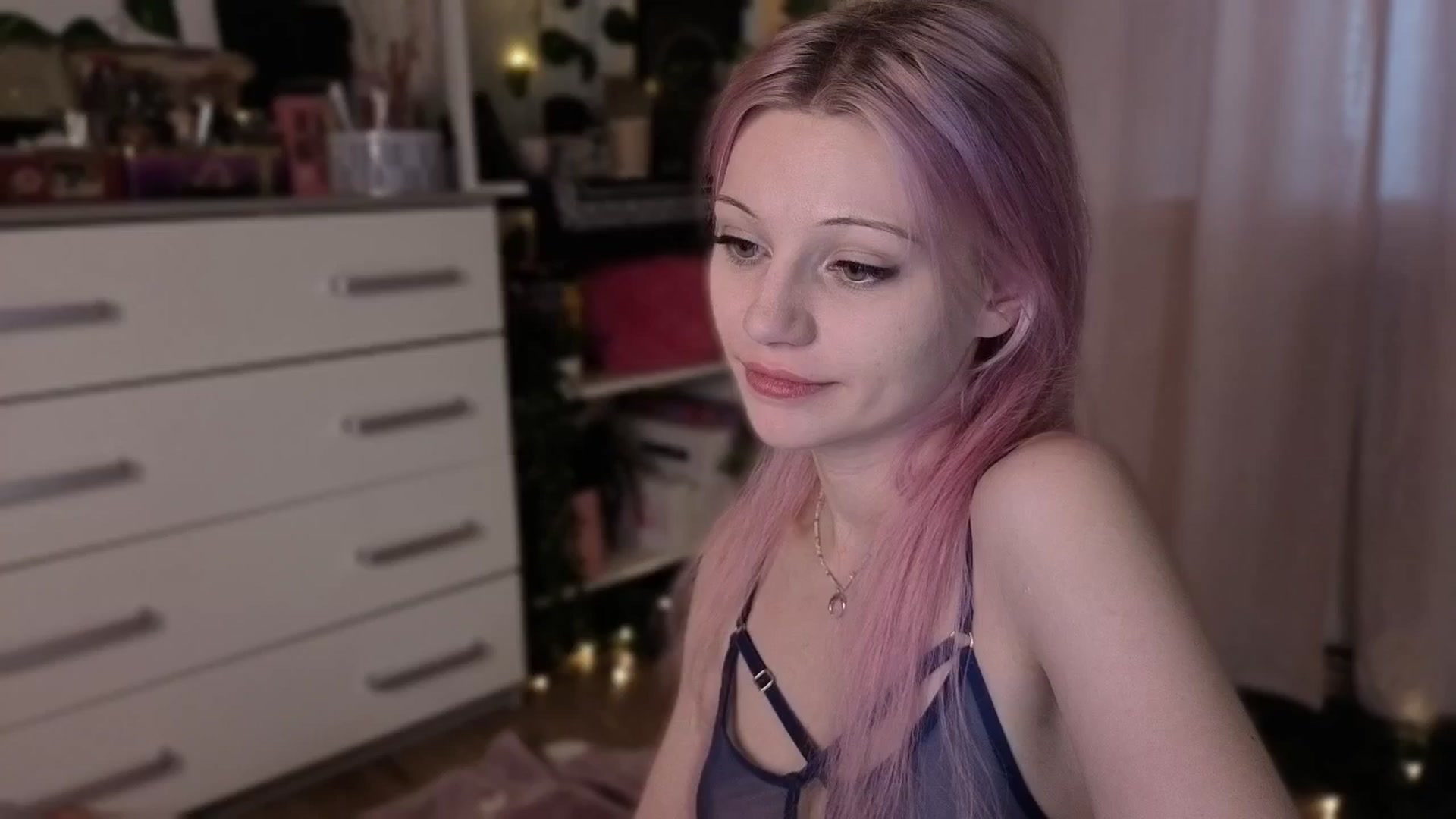 Gallery image thumbnail from JellyFox's myfreecams stream on, 05/03/2026, 06:56 image 16 of 20