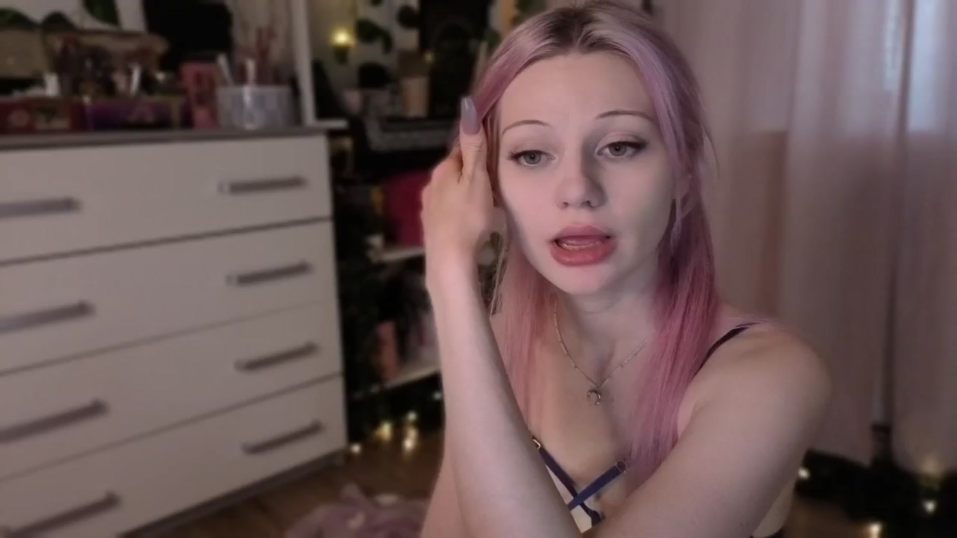 Gallery image thumbnail from JellyFox's myfreecams stream on, 05/03/2026, 06:56 image 7 of 20