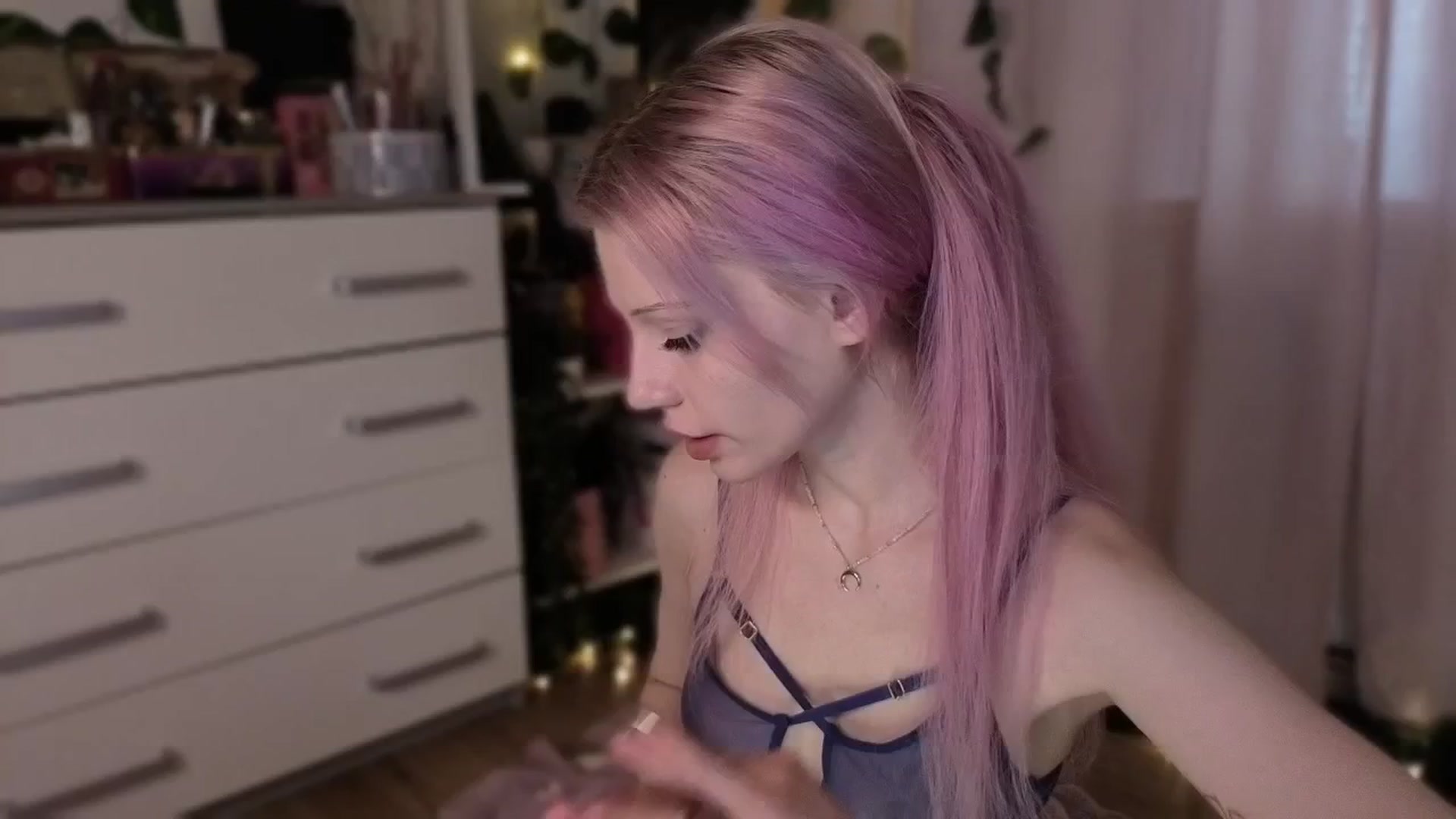 Gallery image thumbnail from JellyFox's myfreecams stream on, 05/03/2026, 06:56 image 2 of 20