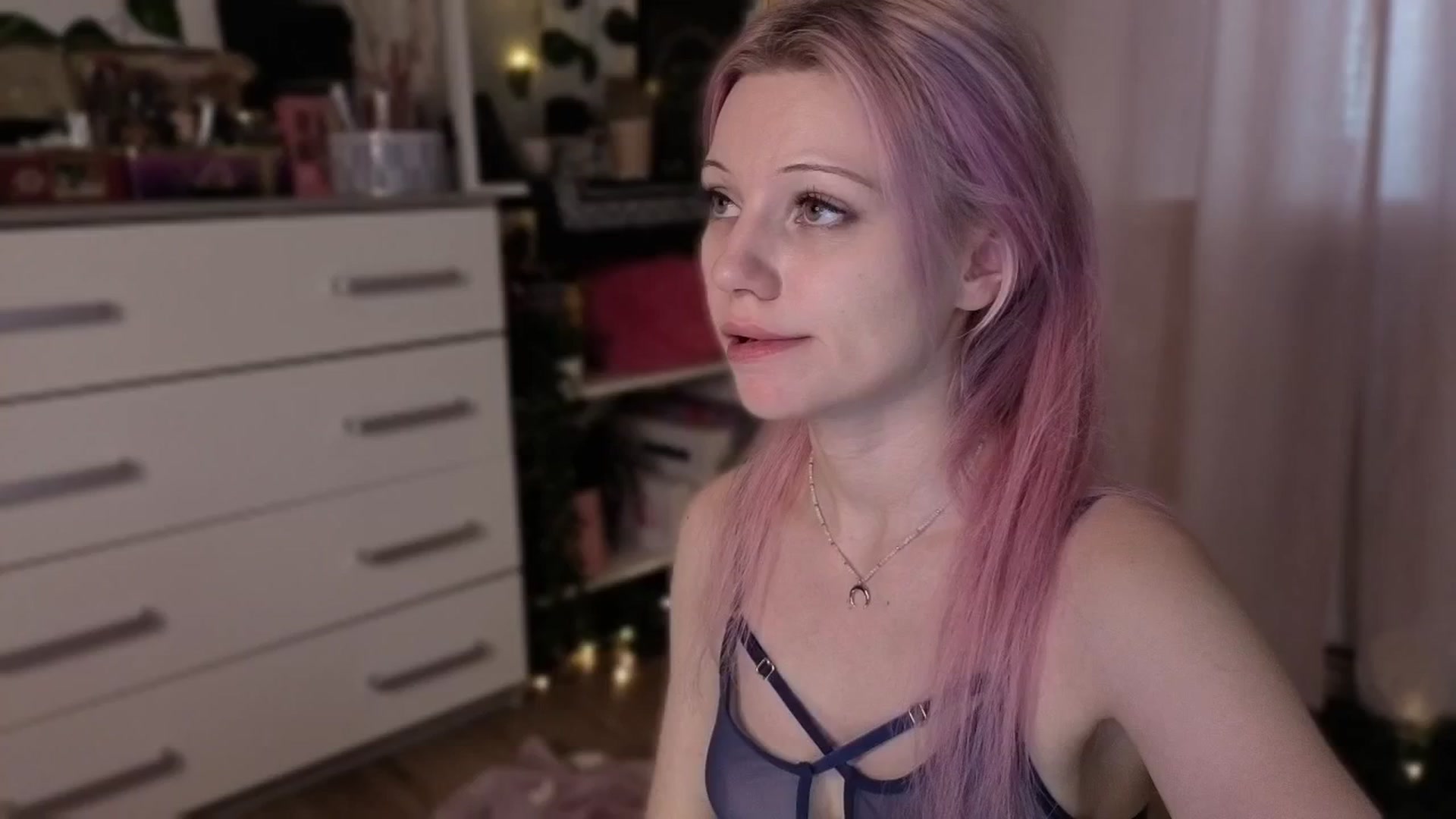 Gallery image thumbnail from JellyFox's myfreecams stream on, 05/03/2026, 06:56 image 4 of 20
