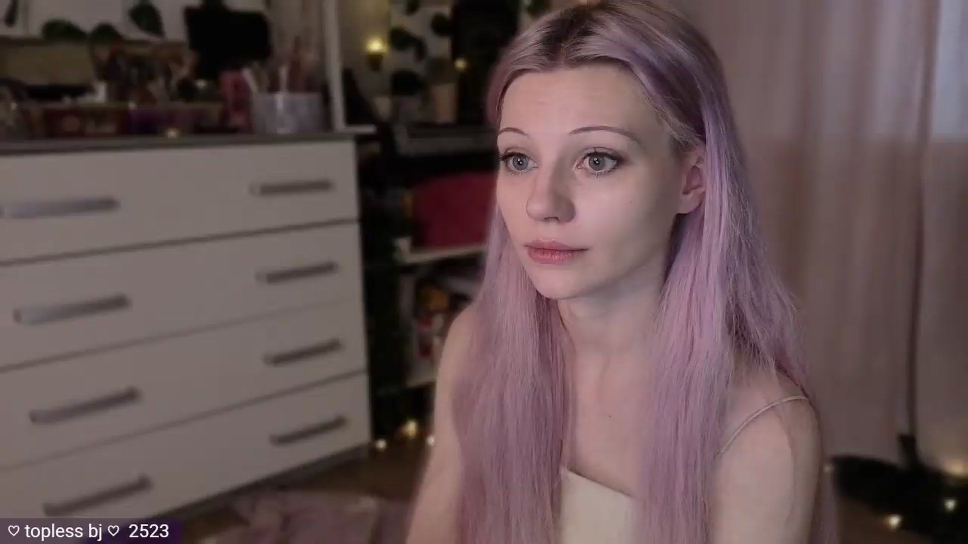Gallery image thumbnail from JellyFox's myfreecams stream on, 05/07/2026, 06:01 image 19 of 20