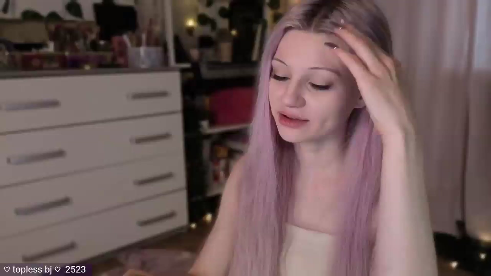 Gallery image thumbnail from JellyFox's myfreecams stream on, 05/07/2026, 06:01 image 12 of 20