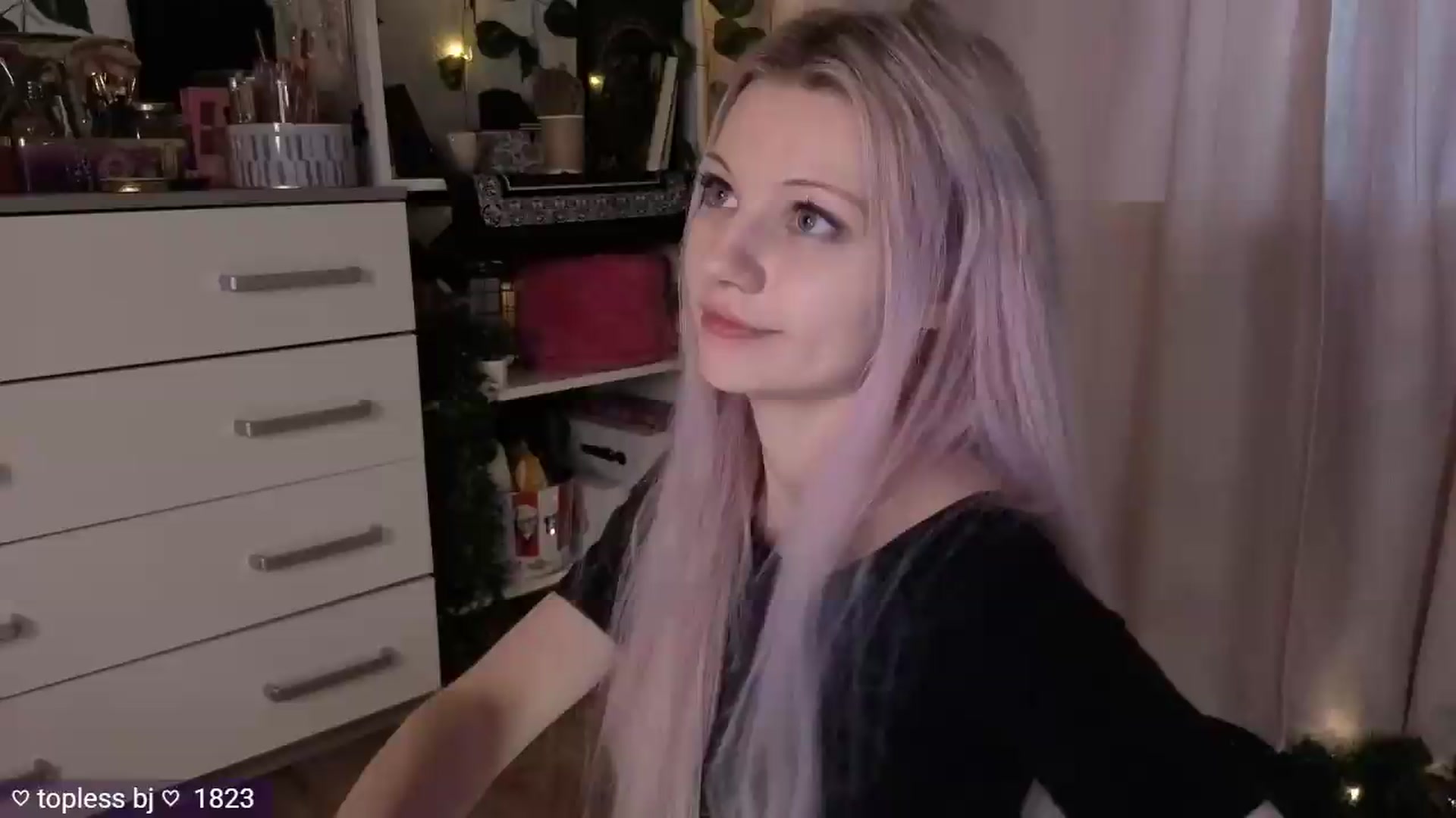 Gallery image thumbnail from JellyFox's myfreecams stream on, 05/08/2026, 06:54 image 15 of 20