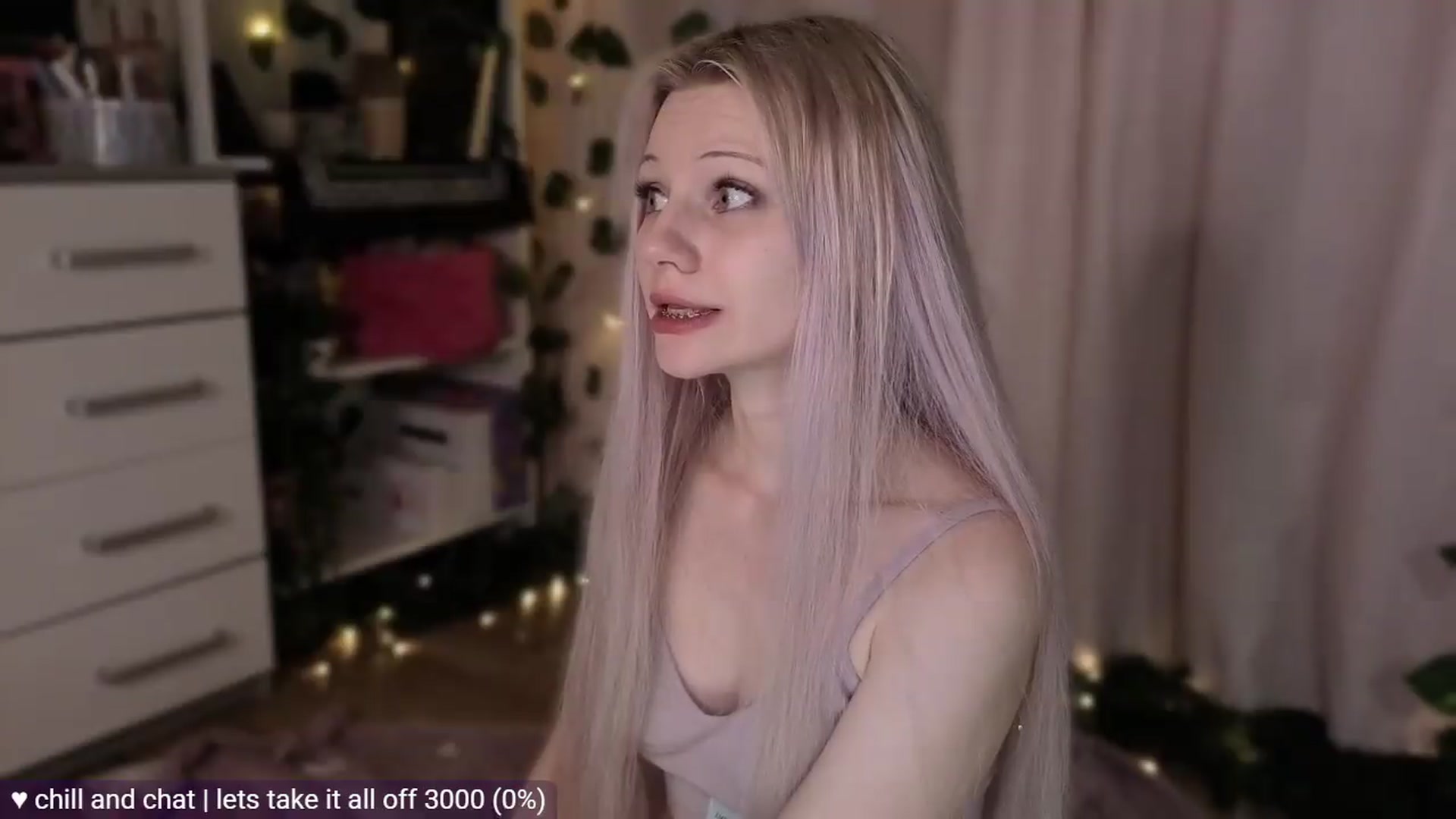 Gallery image thumbnail from JellyFox's myfreecams stream on, 05/11/2026, 23:19 image 18 of 20