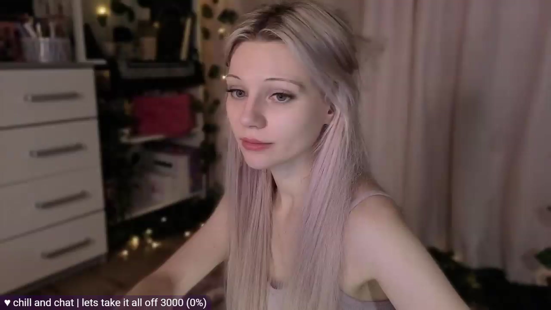 Gallery image thumbnail from JellyFox's myfreecams stream on, 05/12/2026, 24:07 image 13 of 20