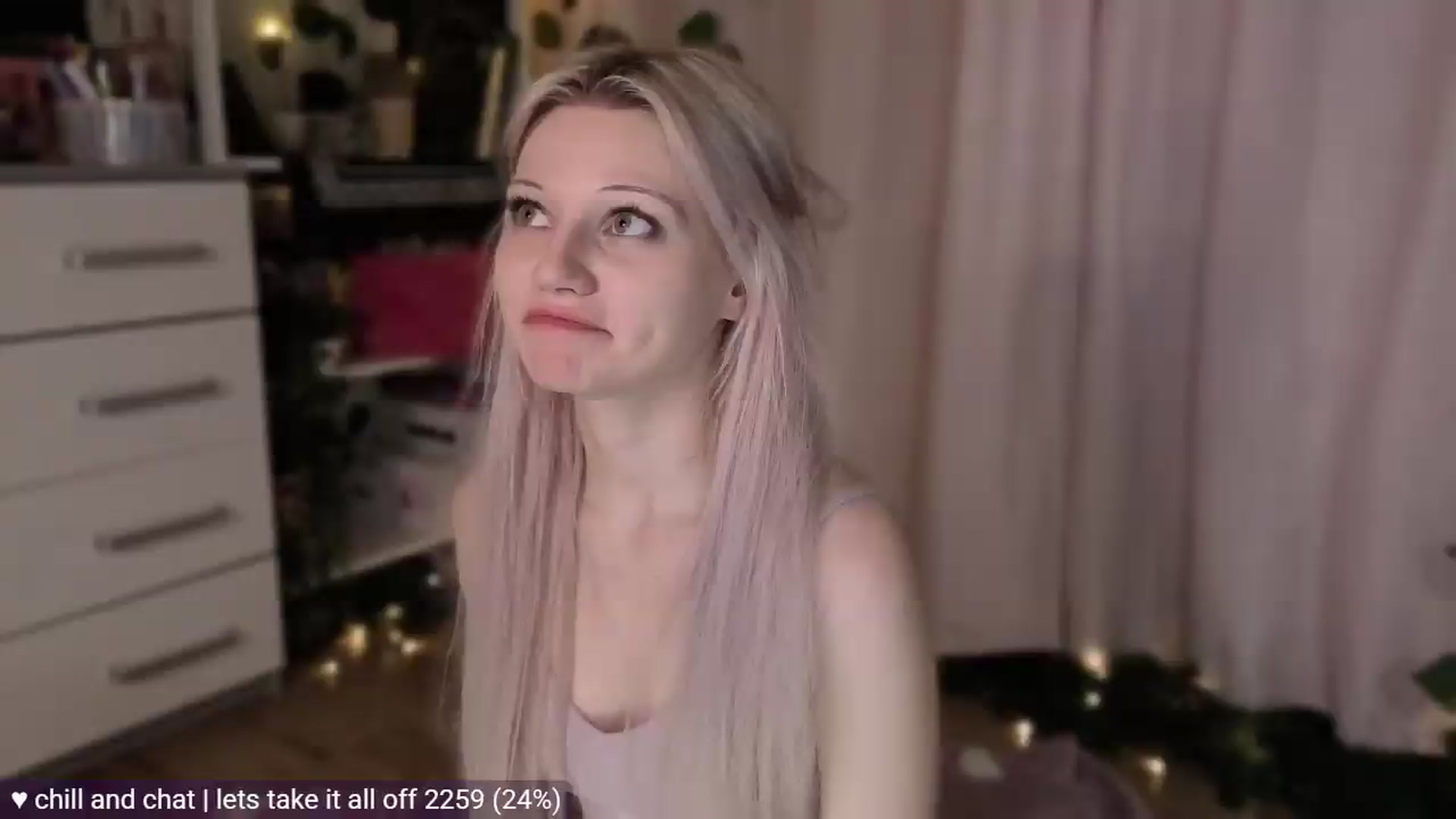 Gallery image thumbnail from JellyFox's myfreecams stream on, 05/12/2026, 24:07 image 17 of 20