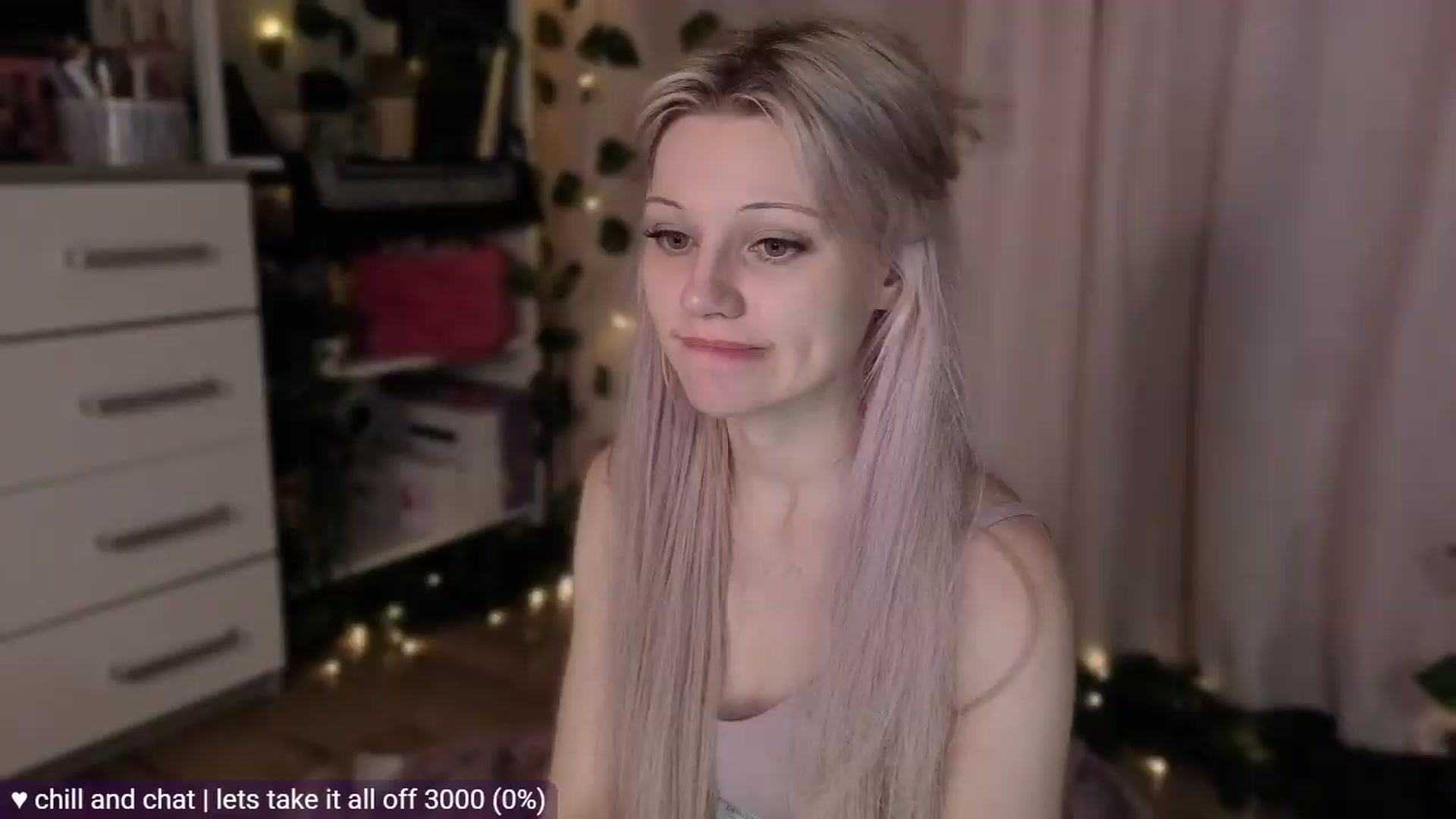 Gallery image thumbnail from JellyFox's myfreecams stream on, 05/12/2026, 24:07 image 2 of 20