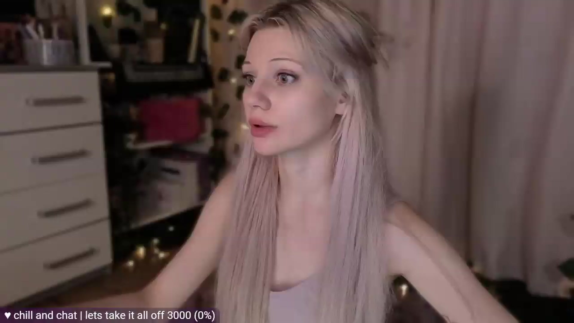 Gallery image thumbnail from JellyFox's myfreecams stream on, 05/12/2026, 24:07 image 10 of 20