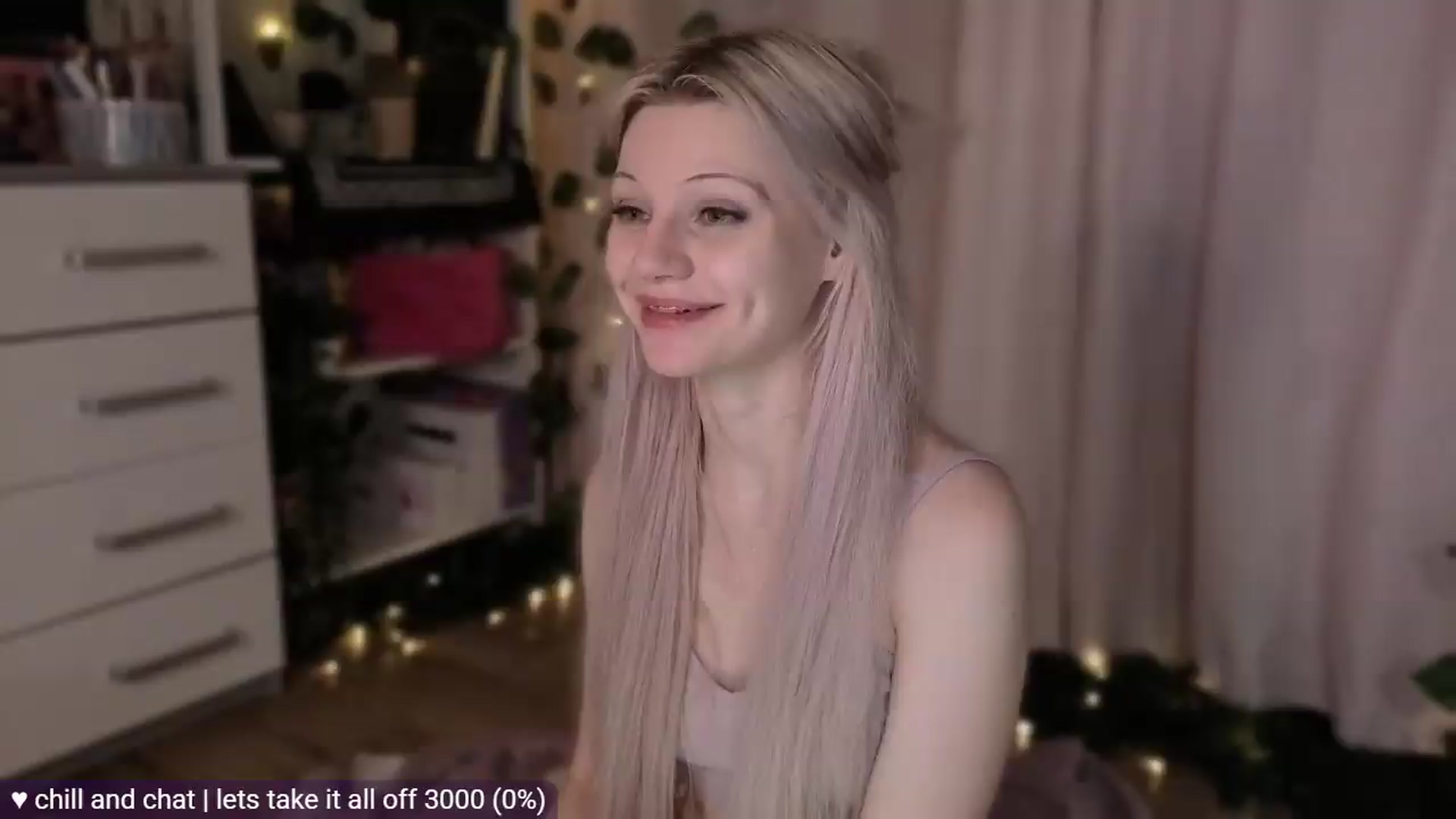 Gallery image thumbnail from JellyFox's myfreecams stream on, 05/12/2026, 24:07 image 16 of 20