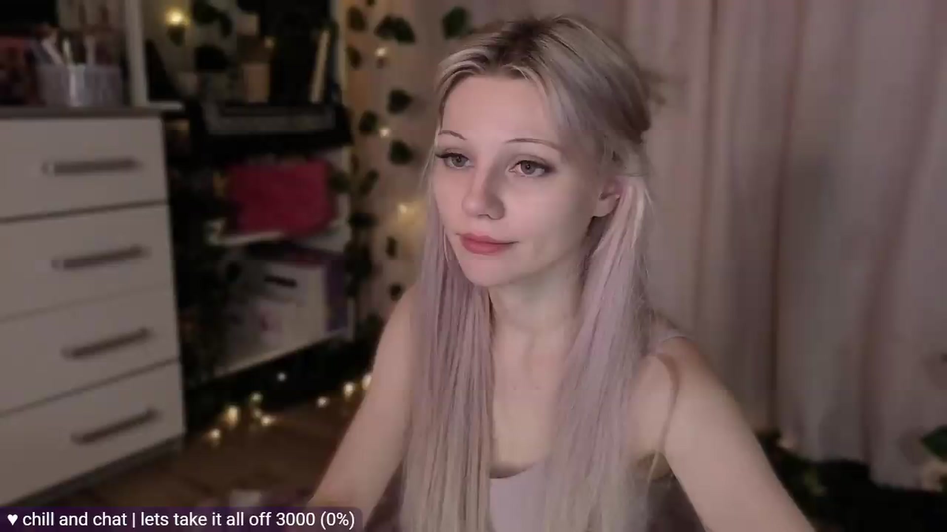 Gallery image thumbnail from JellyFox's myfreecams stream on, 05/12/2026, 24:07 image 4 of 20
