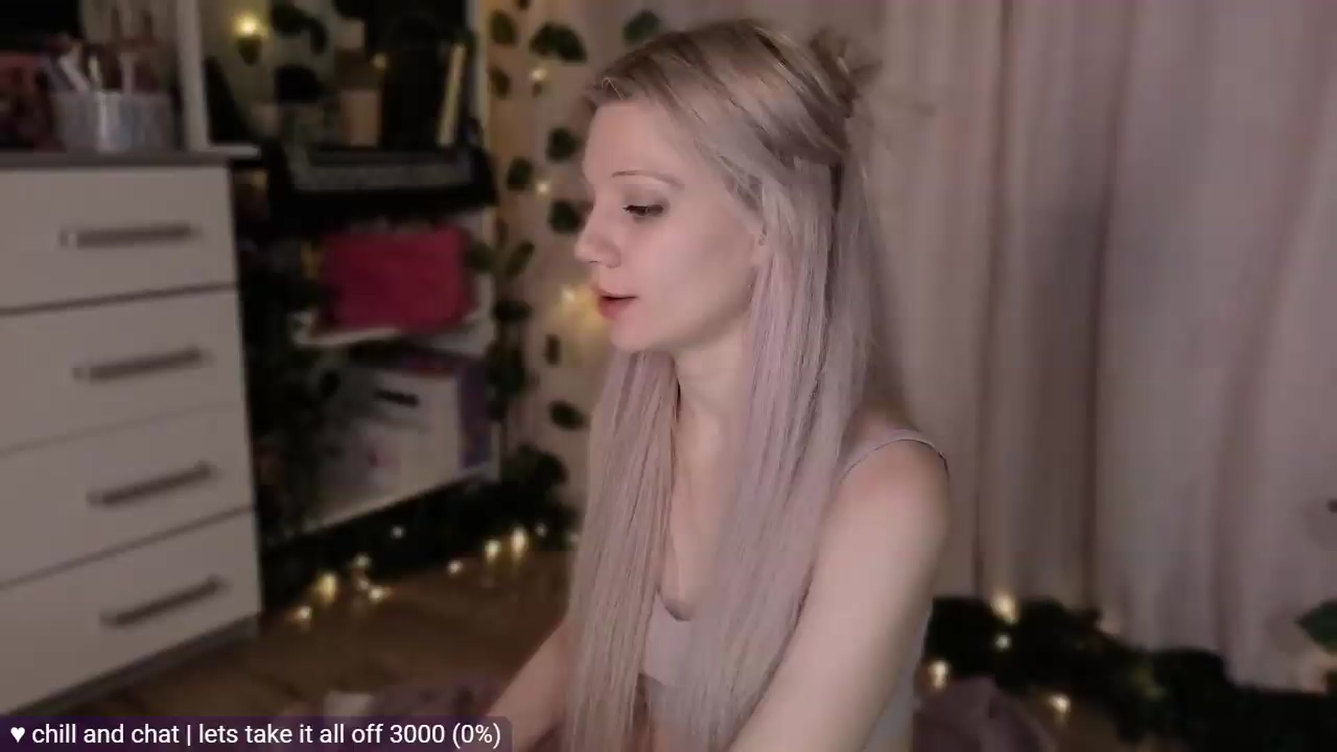 Gallery image thumbnail from JellyFox's myfreecams stream on, 05/12/2026, 24:07 image 15 of 20