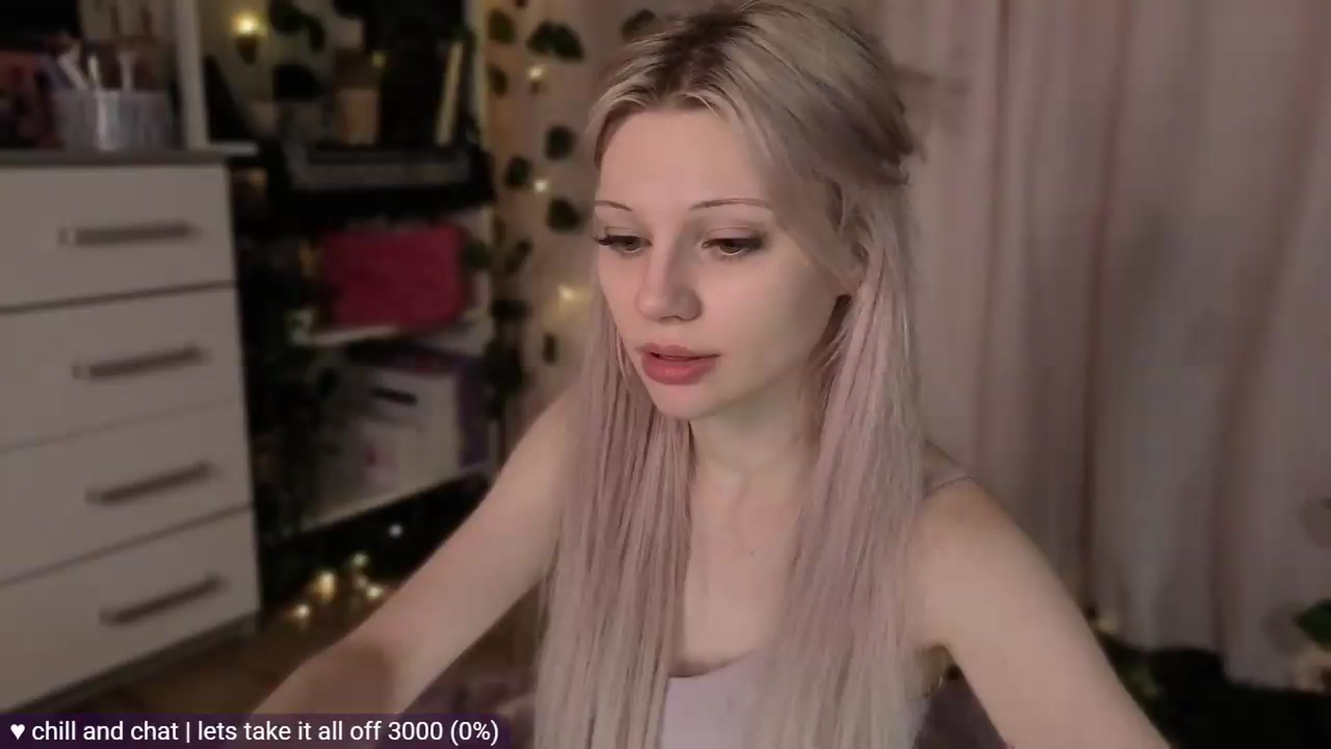 Gallery image thumbnail from JellyFox's myfreecams stream on, 05/12/2026, 24:07 image 11 of 20