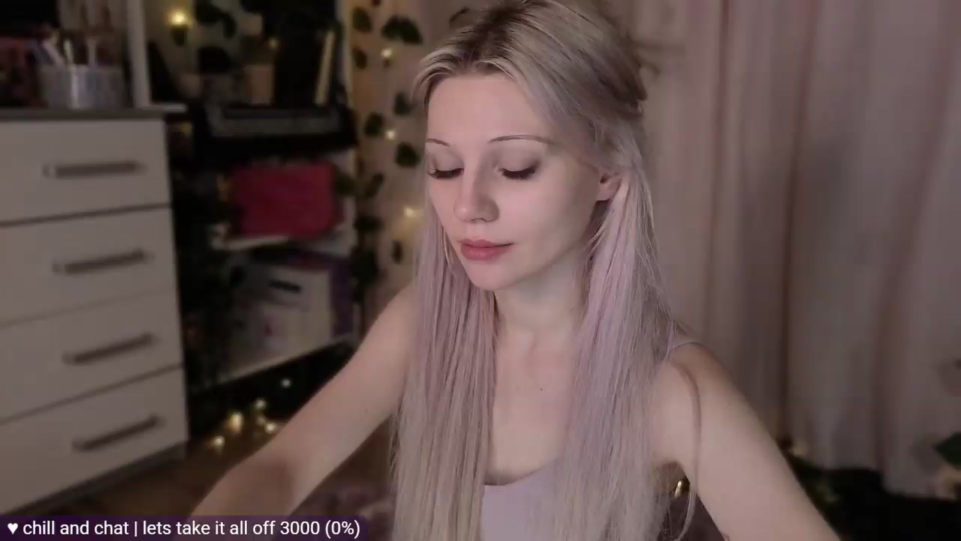 Gallery image thumbnail from JellyFox's myfreecams stream on, 05/12/2026, 24:07 image 6 of 20