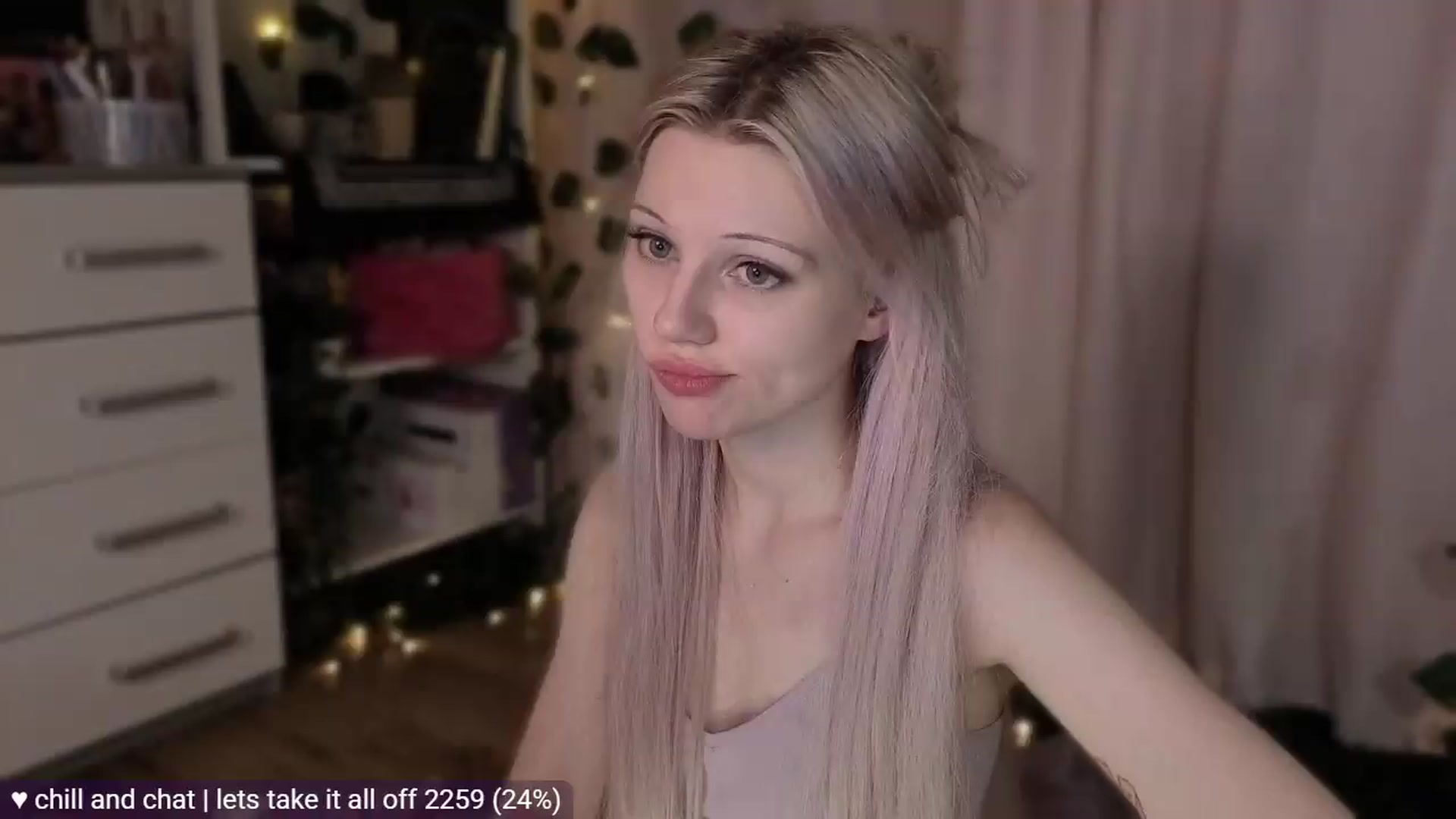 Gallery image thumbnail from JellyFox's myfreecams stream on, 05/12/2026, 24:07 image 19 of 20